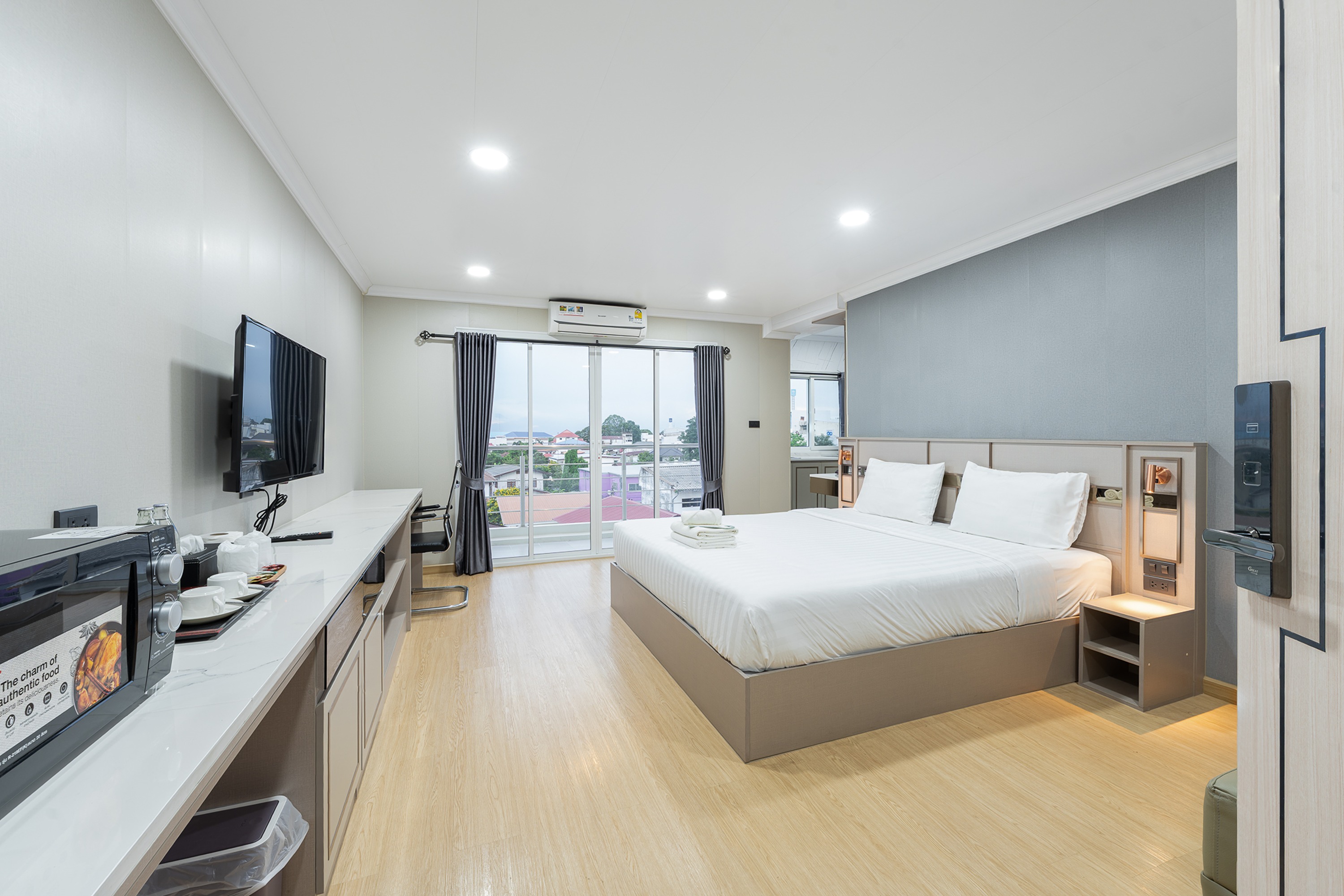 Double Deluxe King Bed