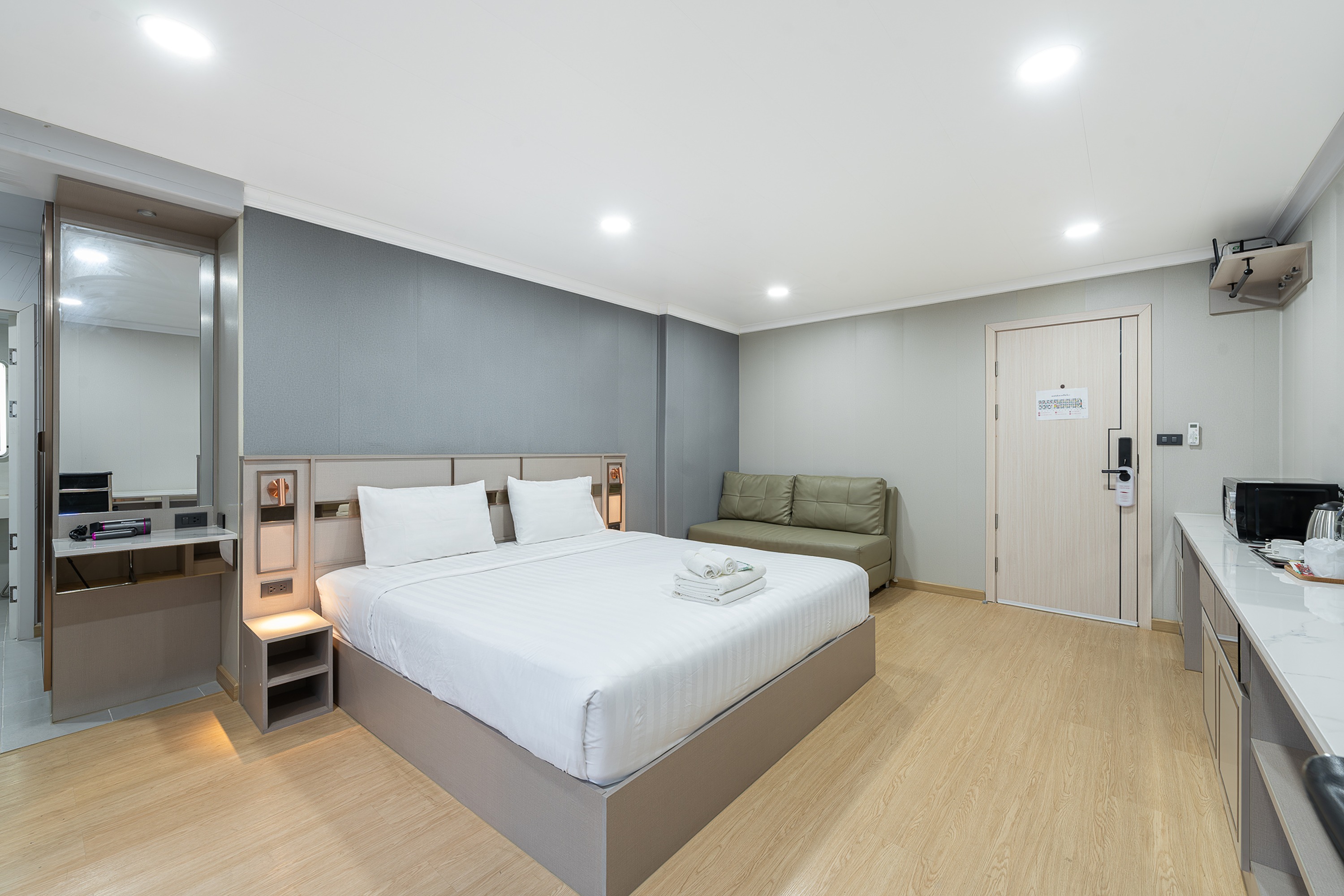 Double Deluxe King Bed