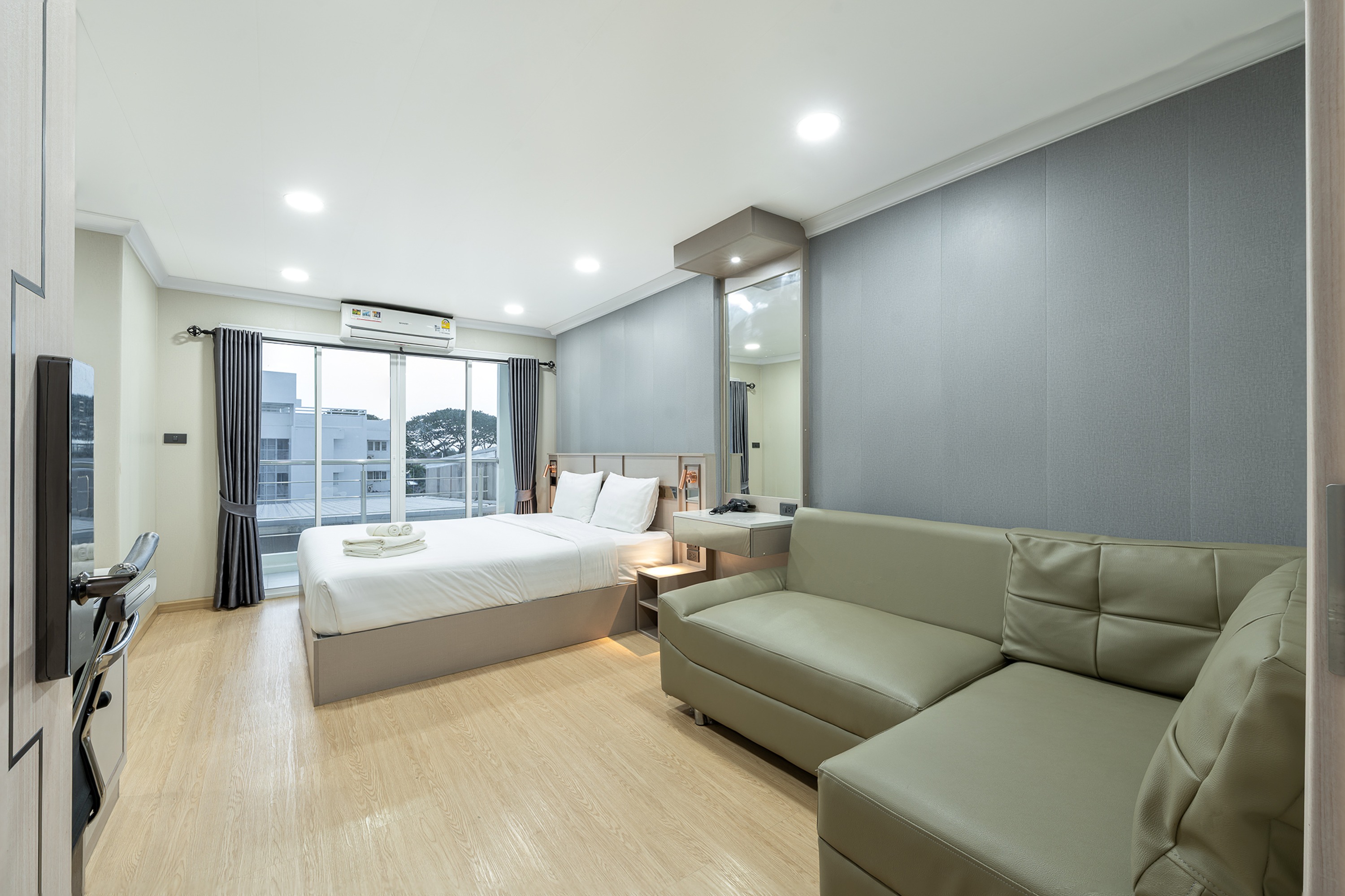 Double Deluxe King Bed