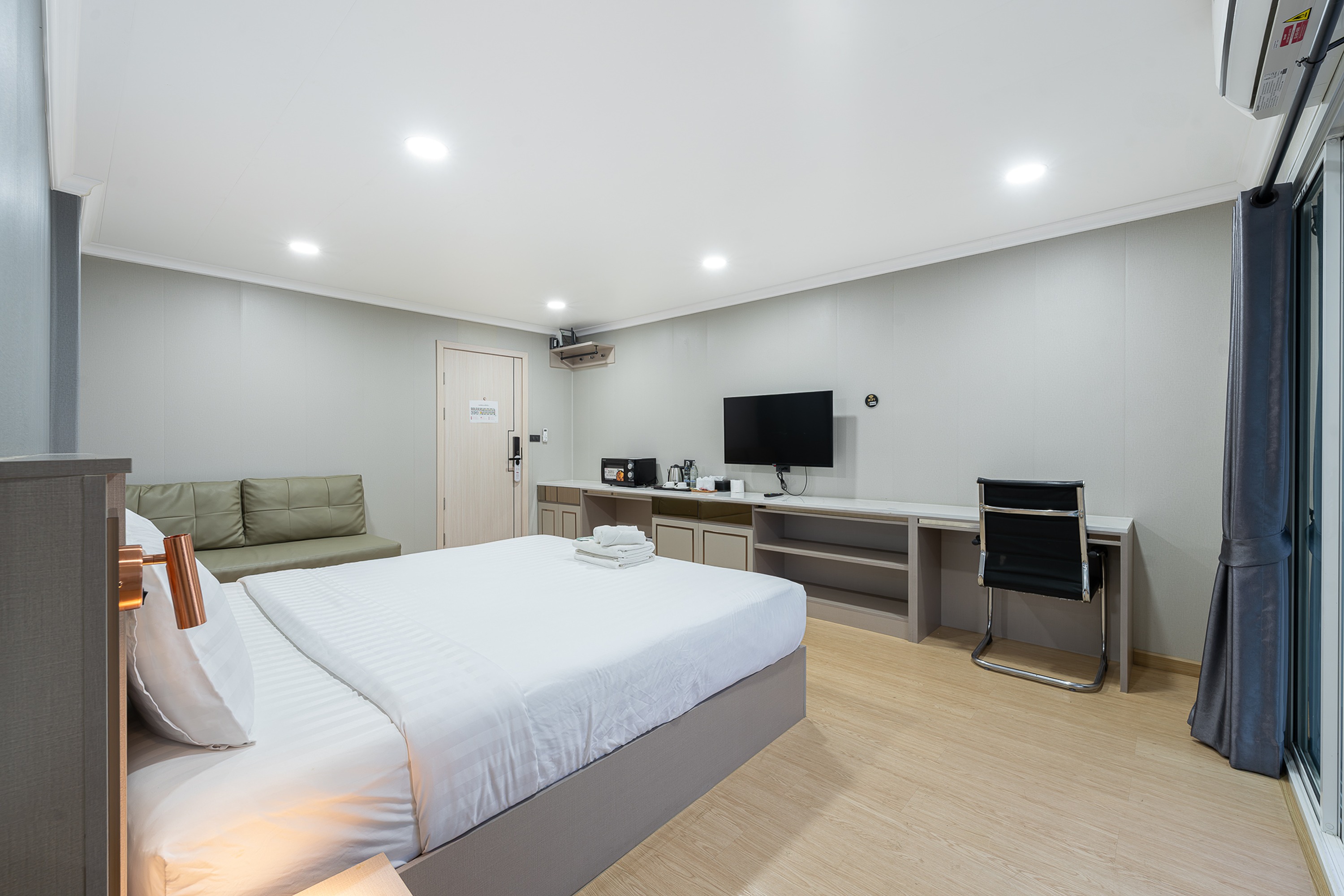 Double Deluxe King Bed