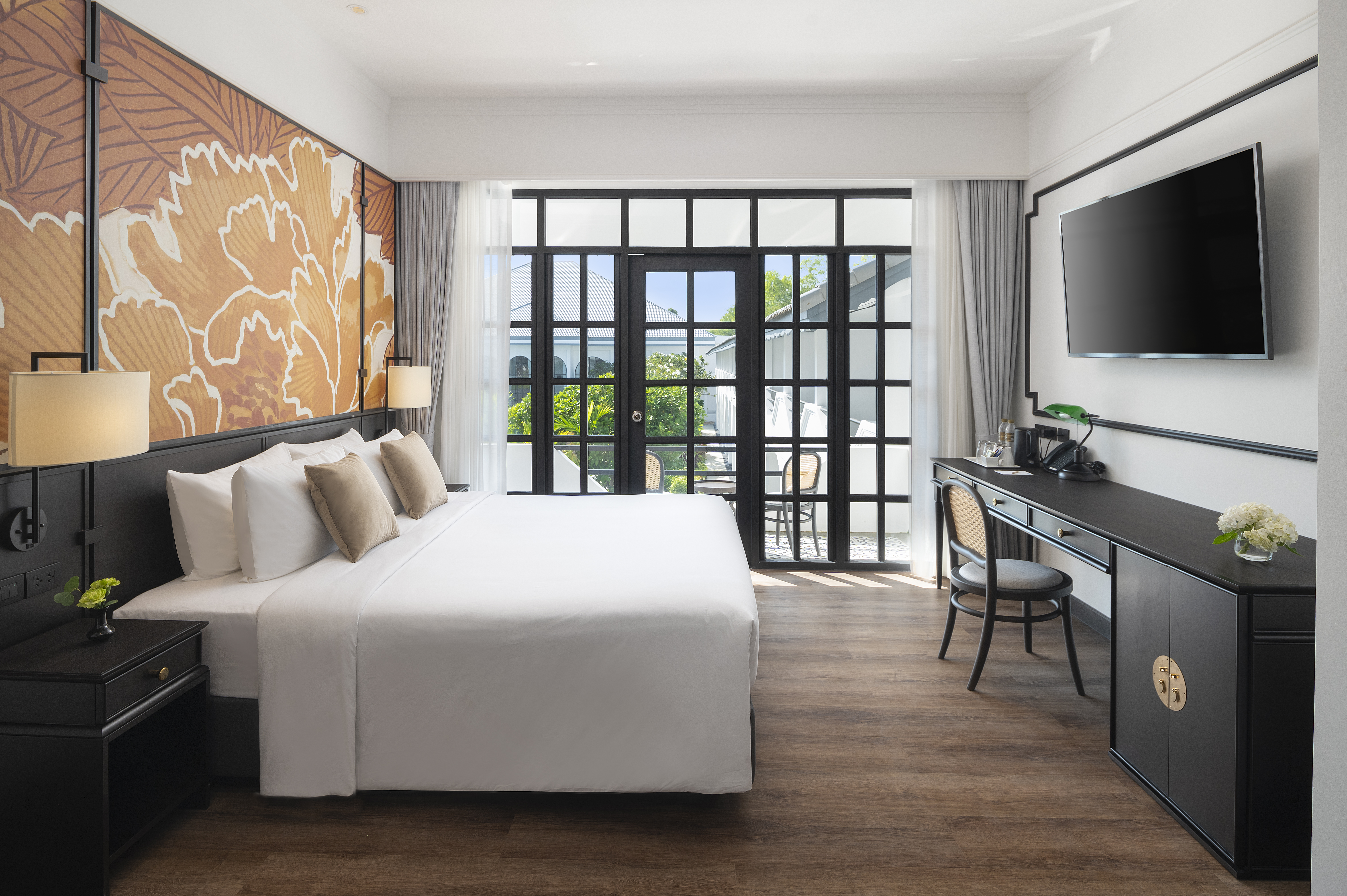 Suite with Balcony with Views