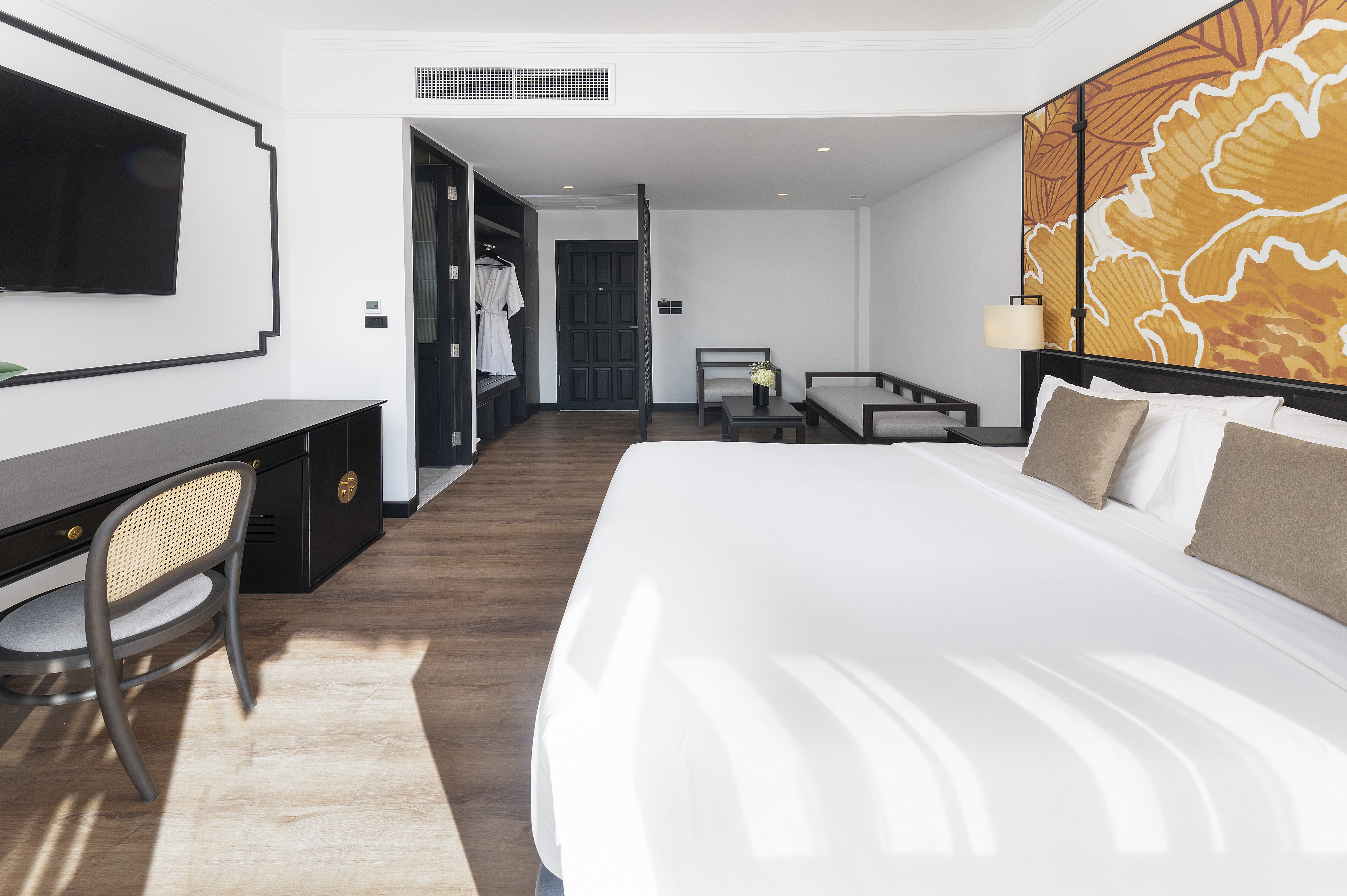 Suite with Balcony with Views