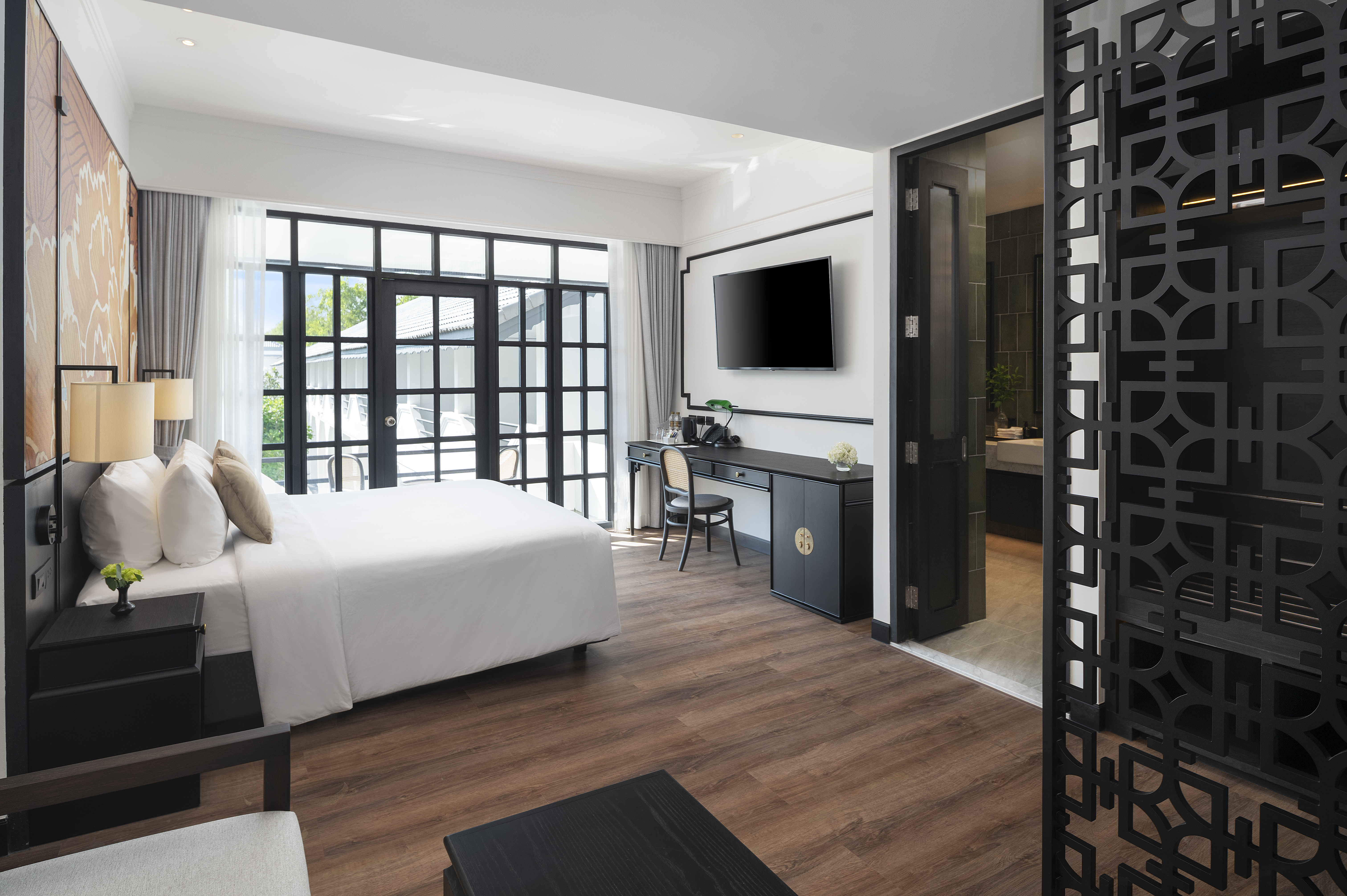 Suite with Balcony with Views