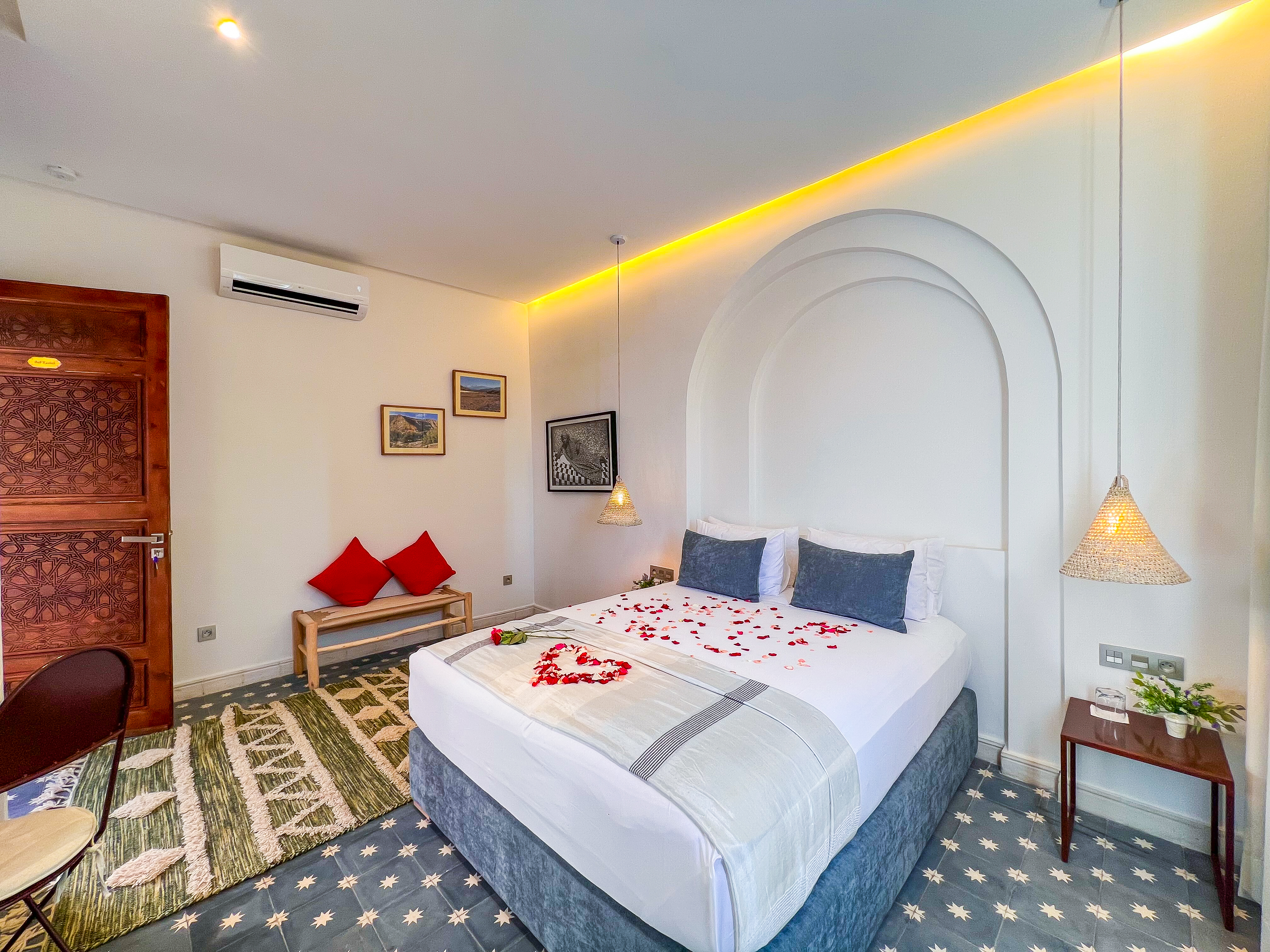 Double Deluxe One Bed