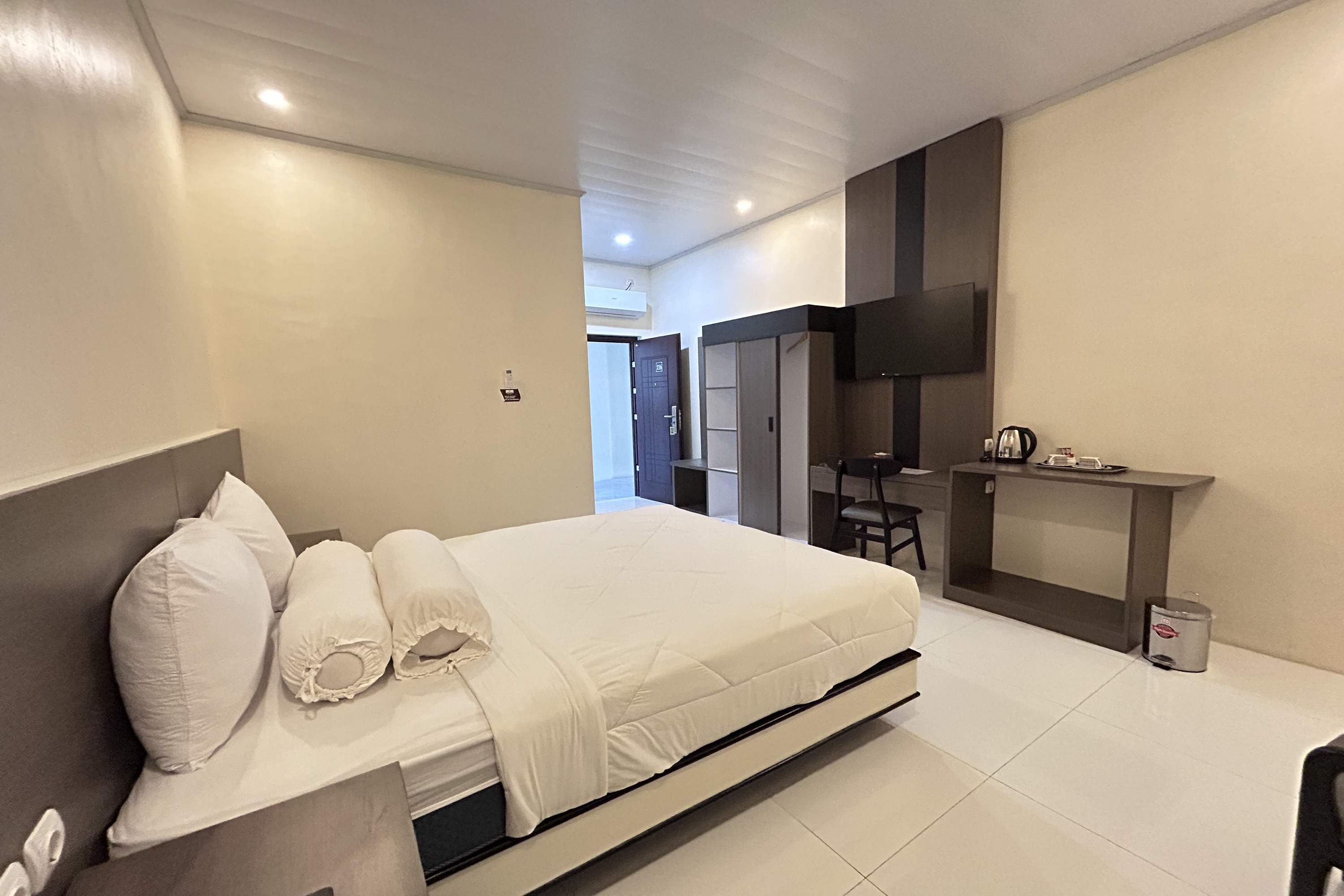 Double Queen Size Bed