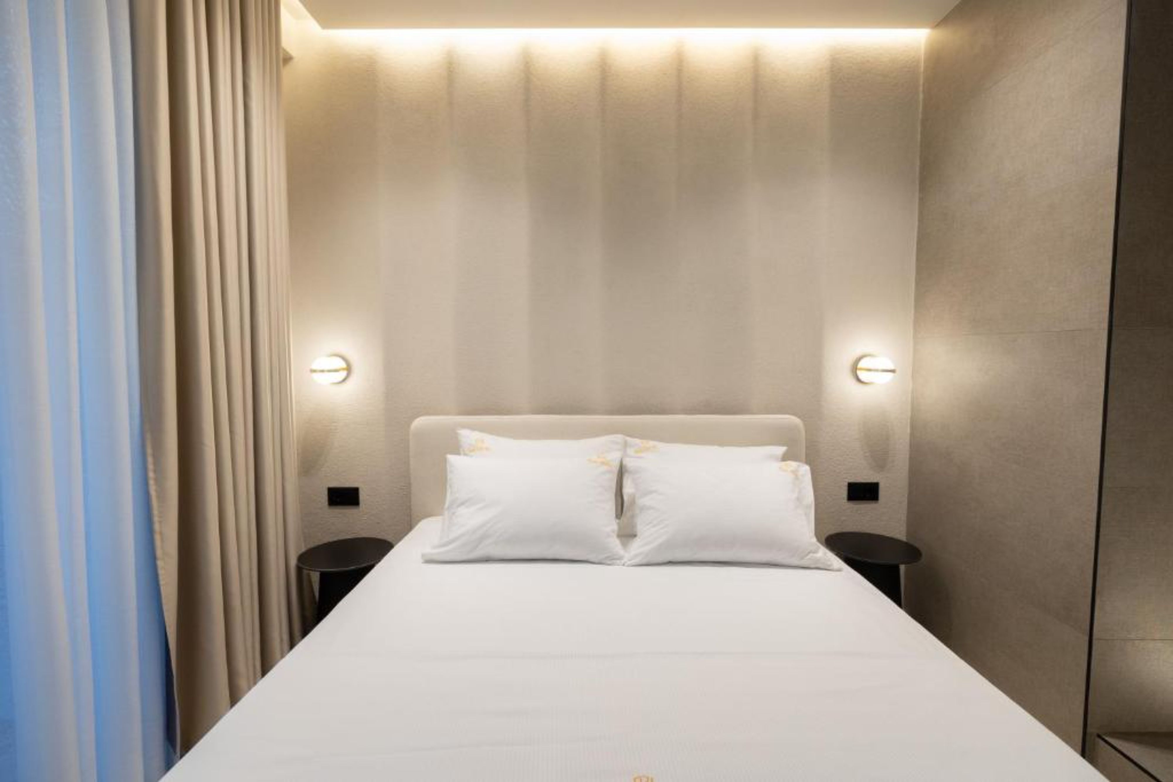 Double Deluxe One Bed