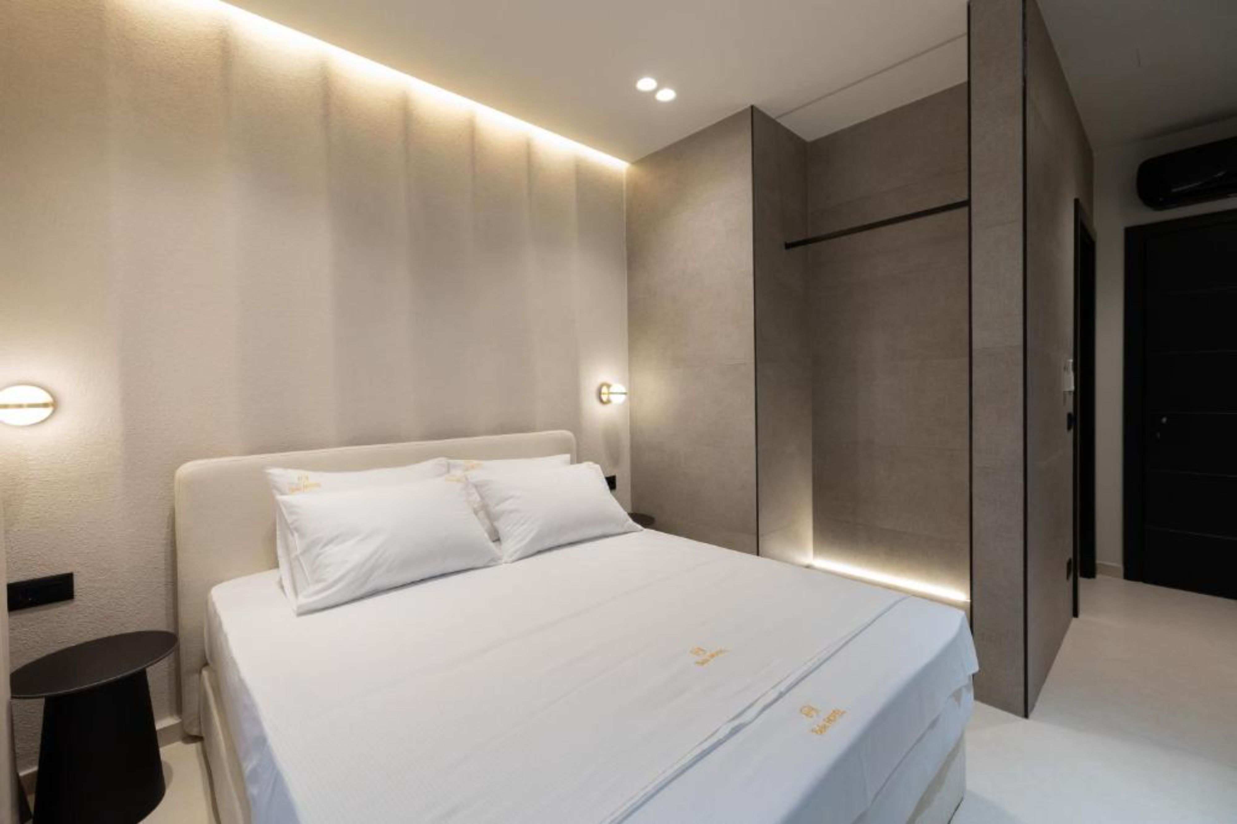 Double Deluxe One Bed