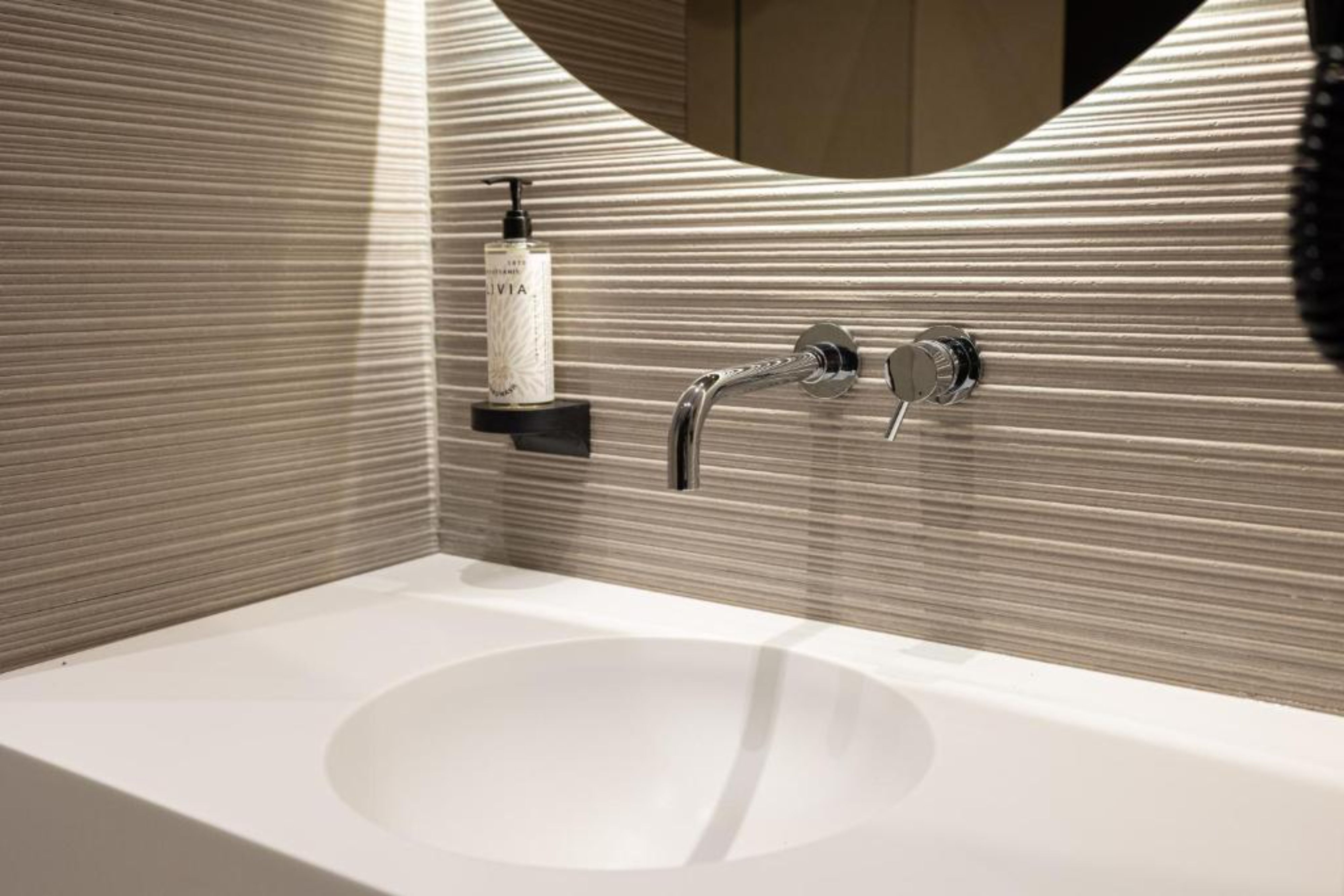 Double Deluxe One Bed