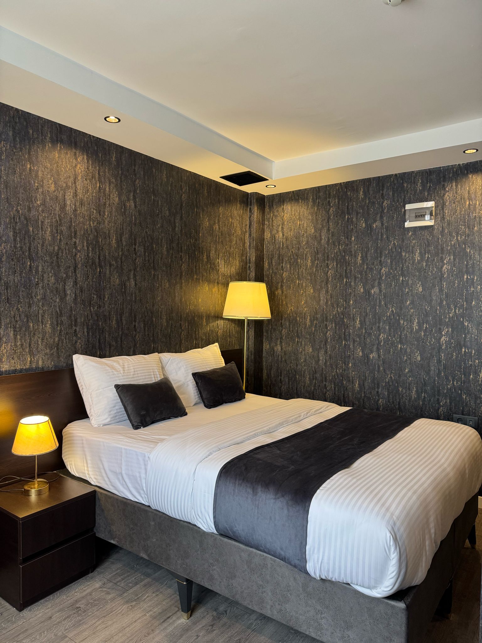 Room Luxury One Bedroom