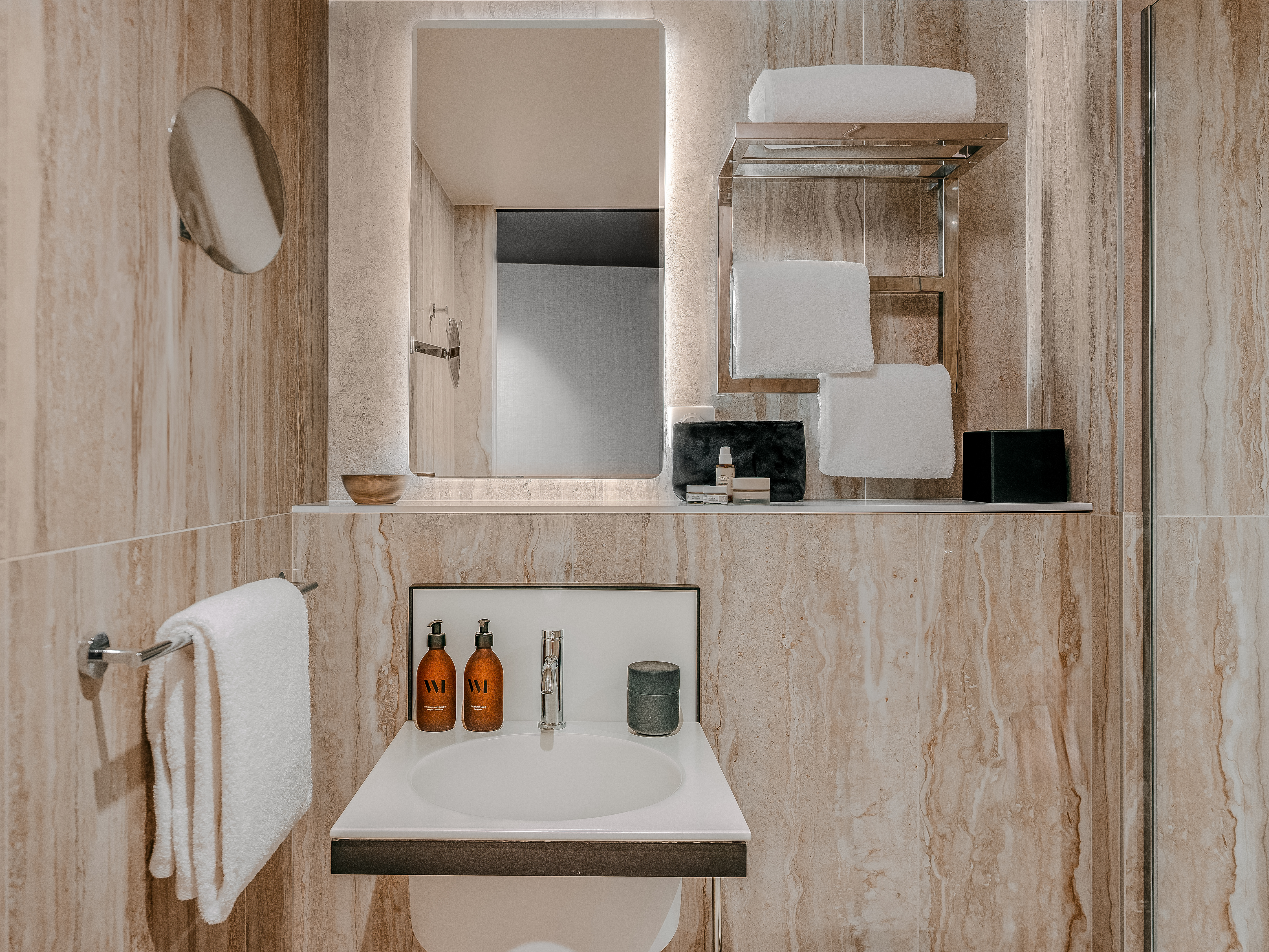 Double Connecting Room