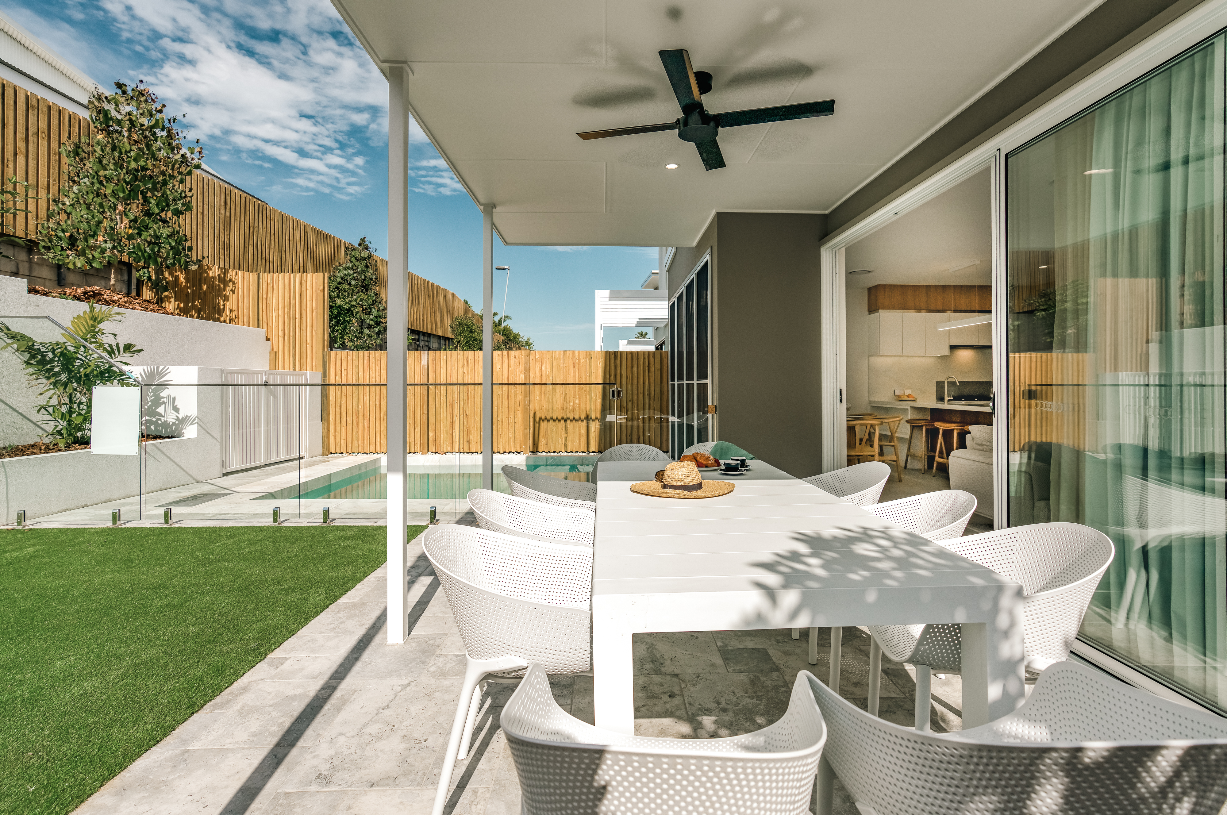 House Five Bedrooms with More Than Three Bathrooms