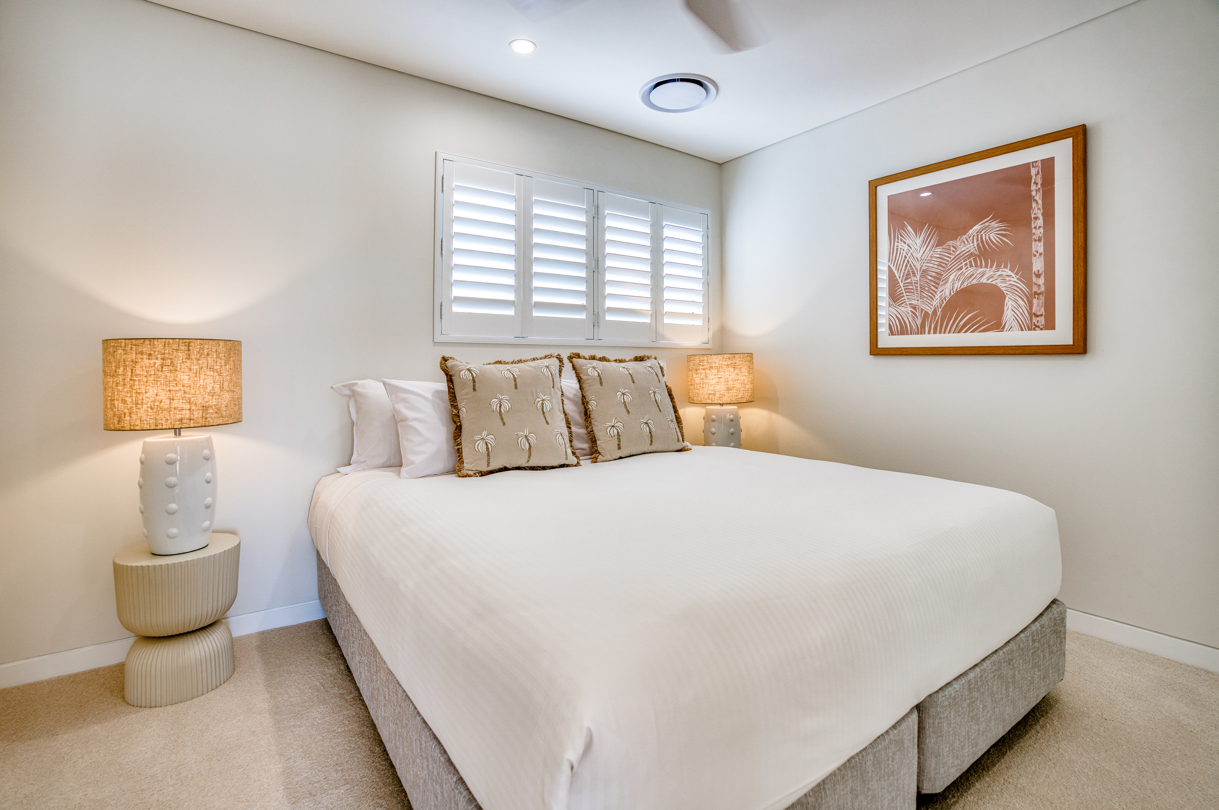 House Five Bedrooms with More Than Three Bathrooms