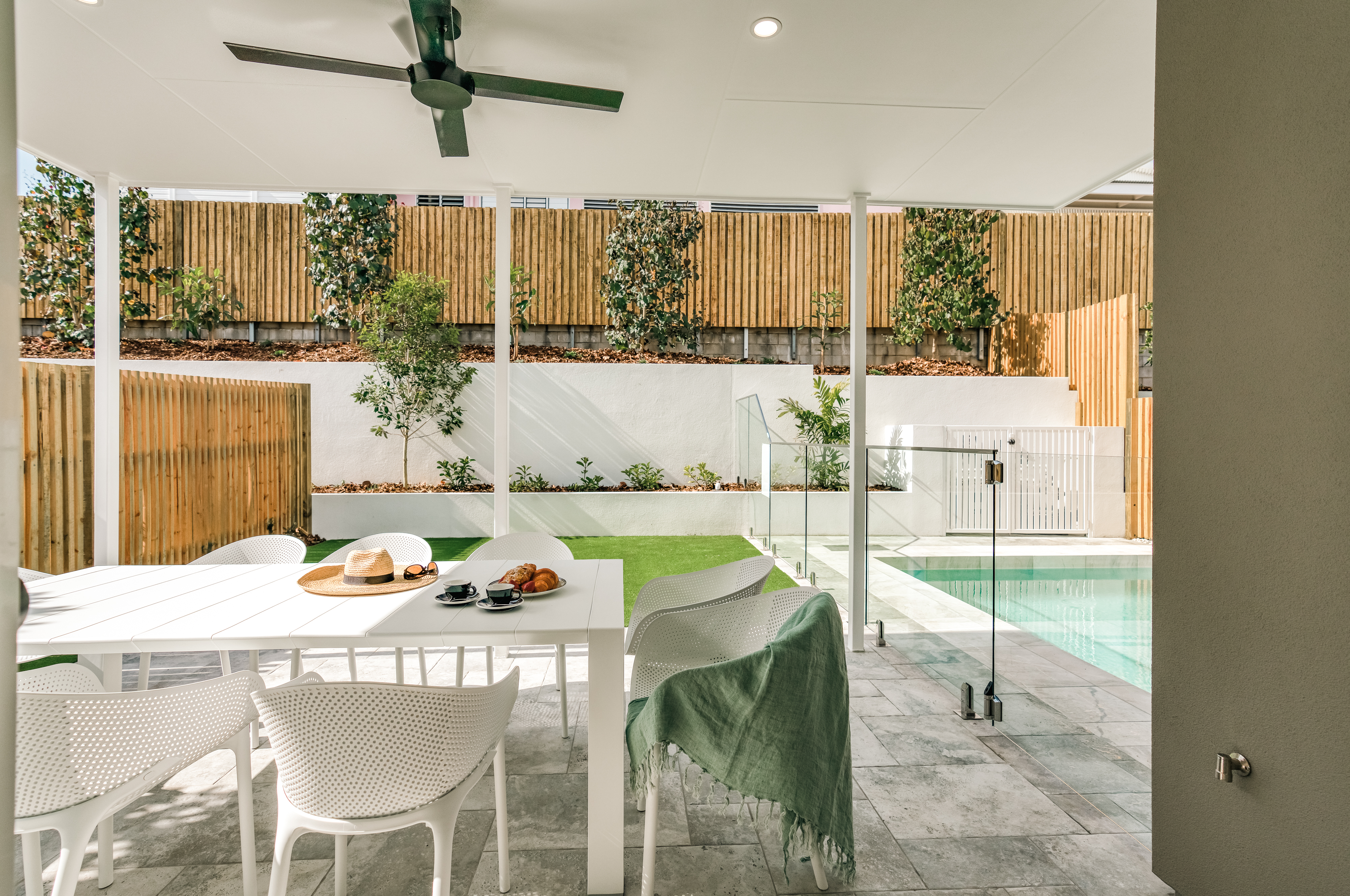 House Five Bedrooms with More Than Three Bathrooms