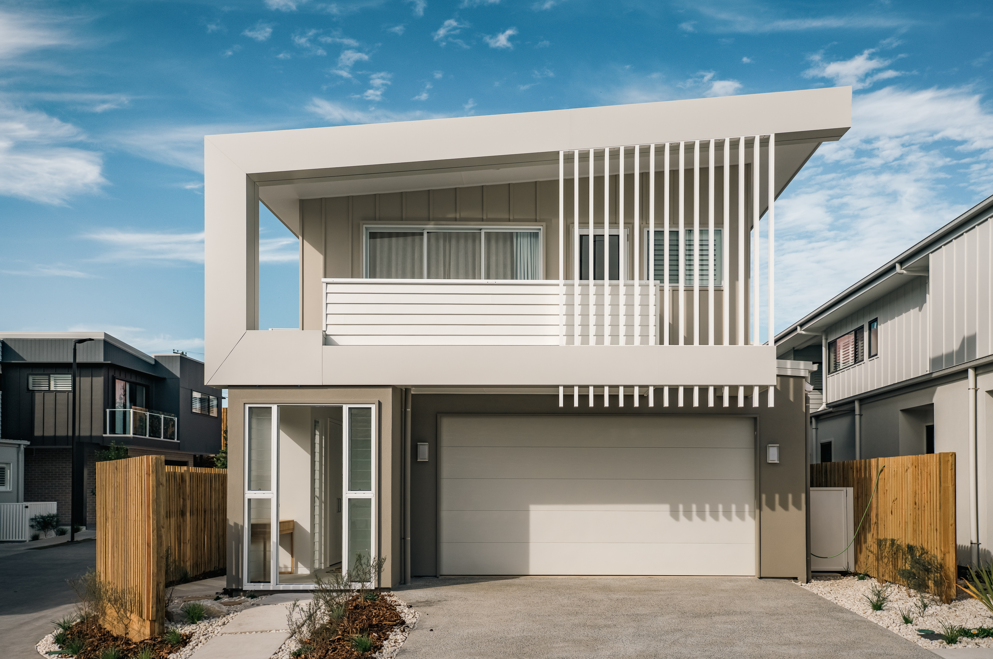 House Five Bedrooms with More Than Three Bathrooms