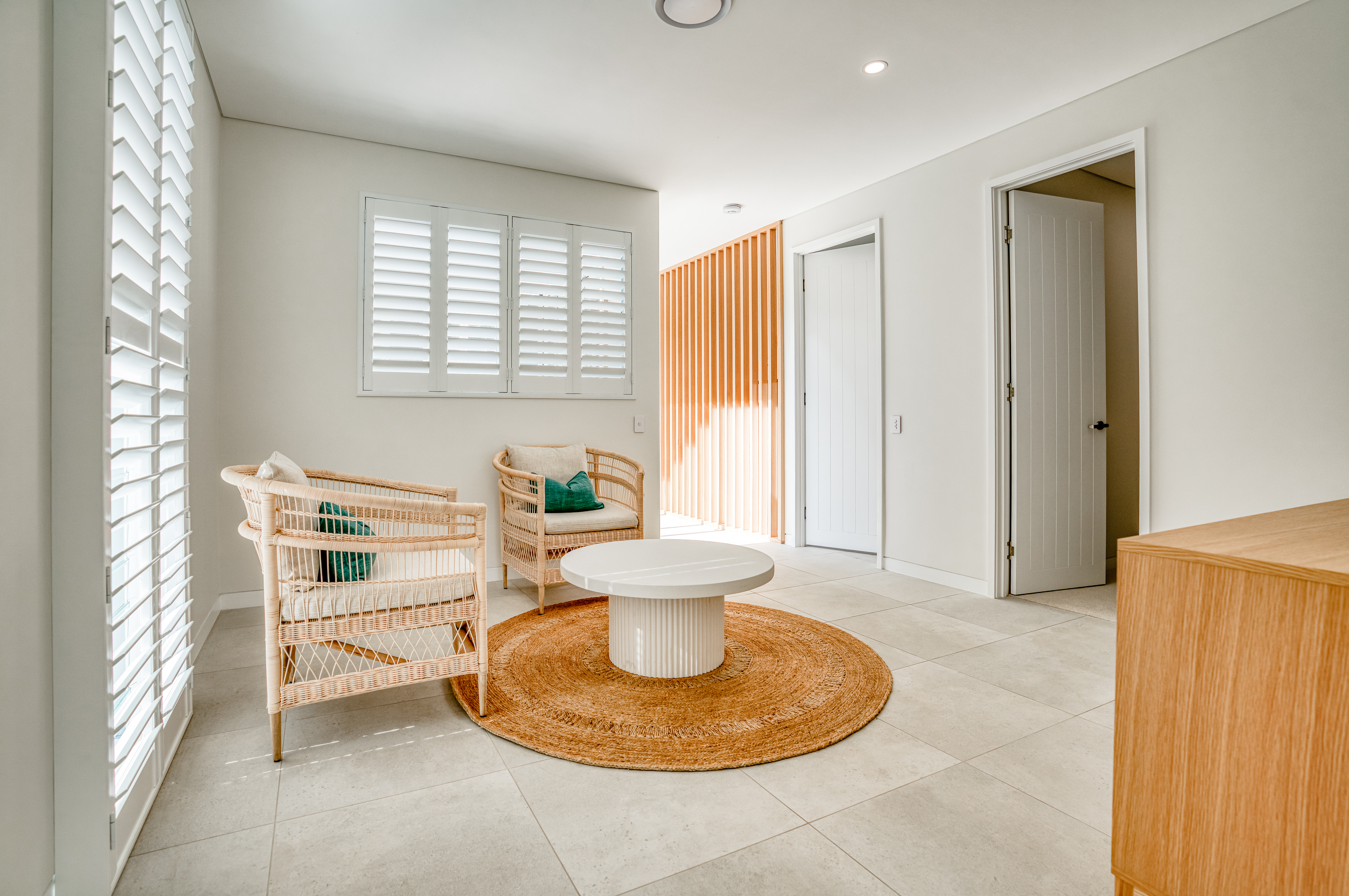 House Five Bedrooms with More Than Three Bathrooms