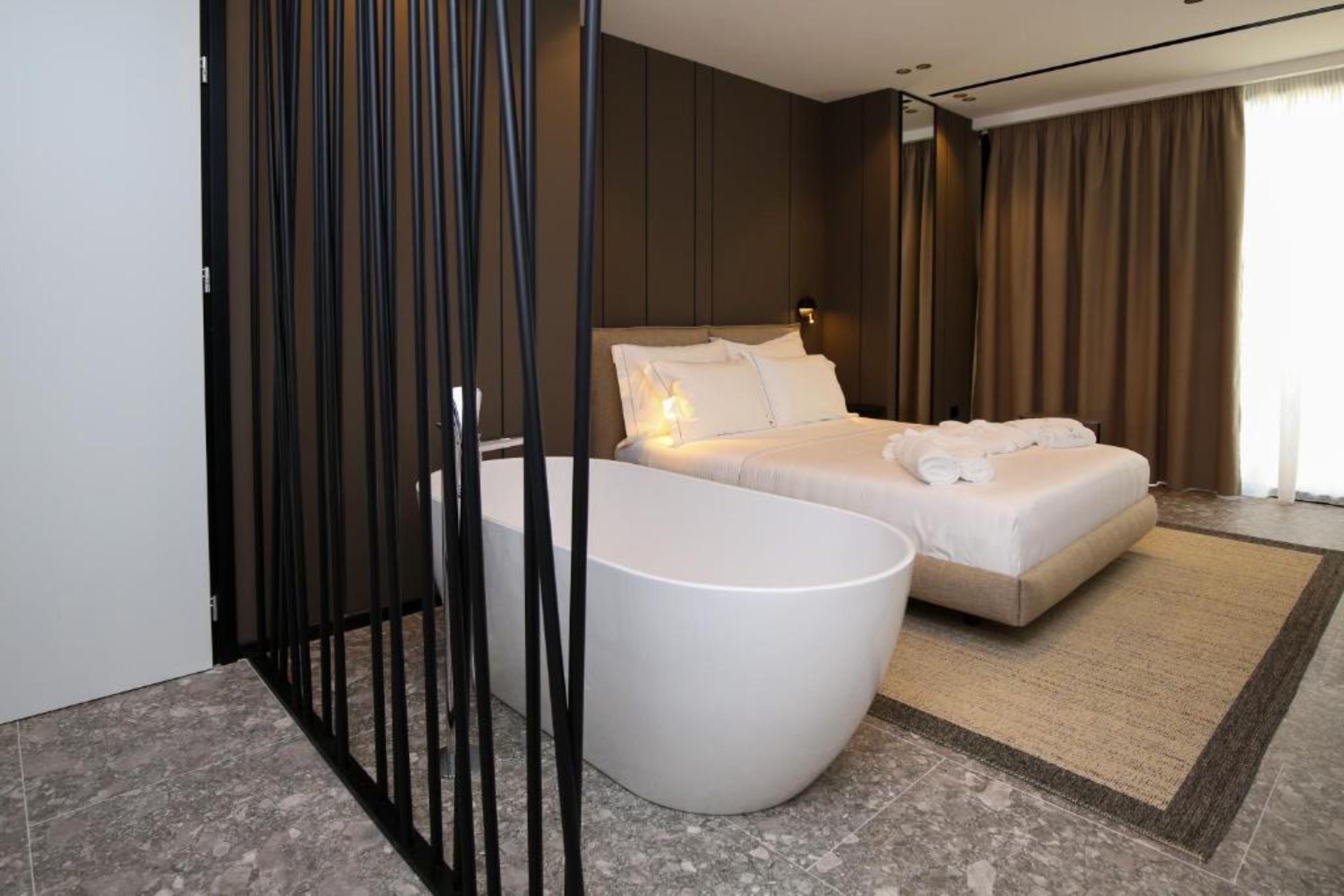 Double Deluxe One Bed