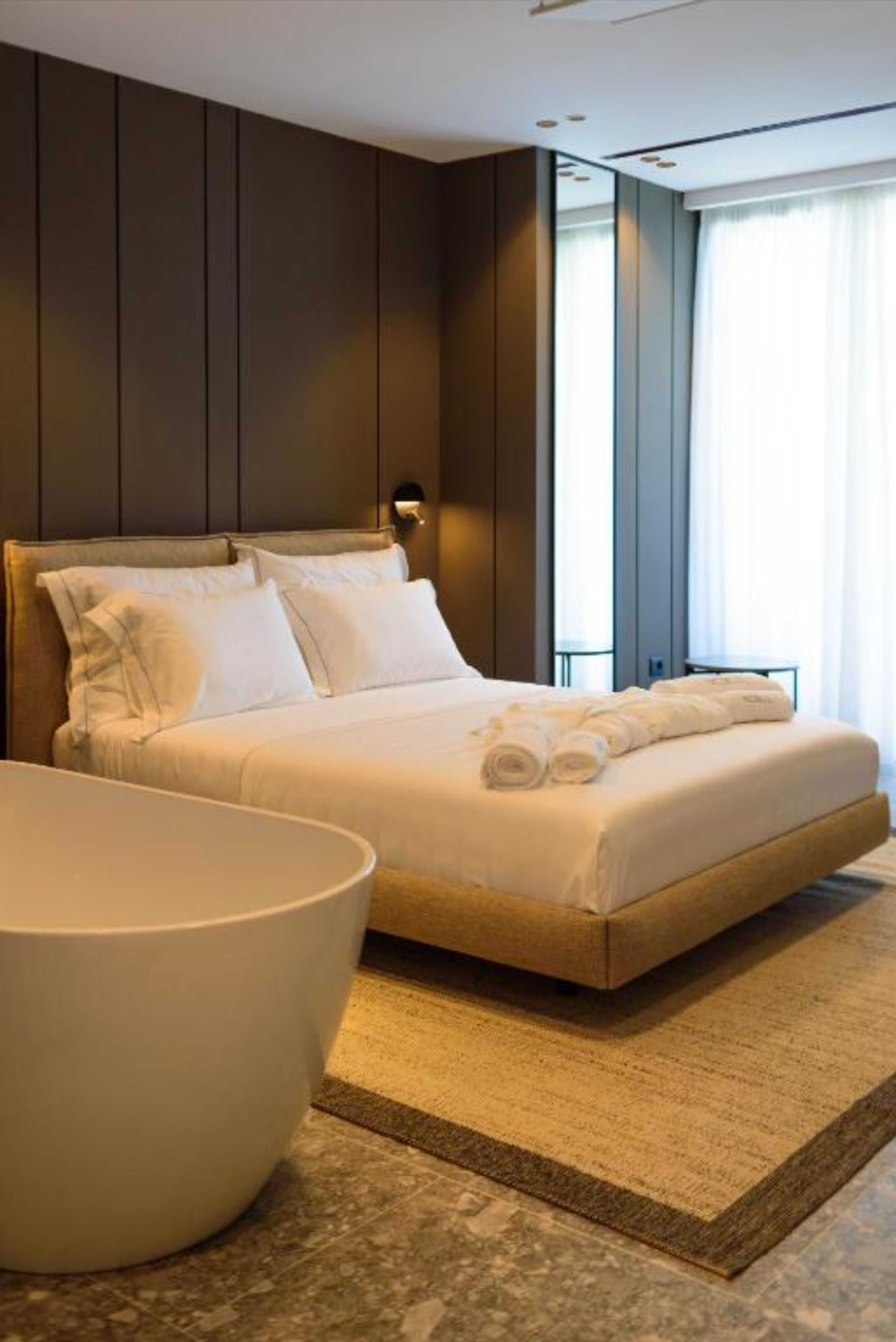 Double Deluxe One Bed