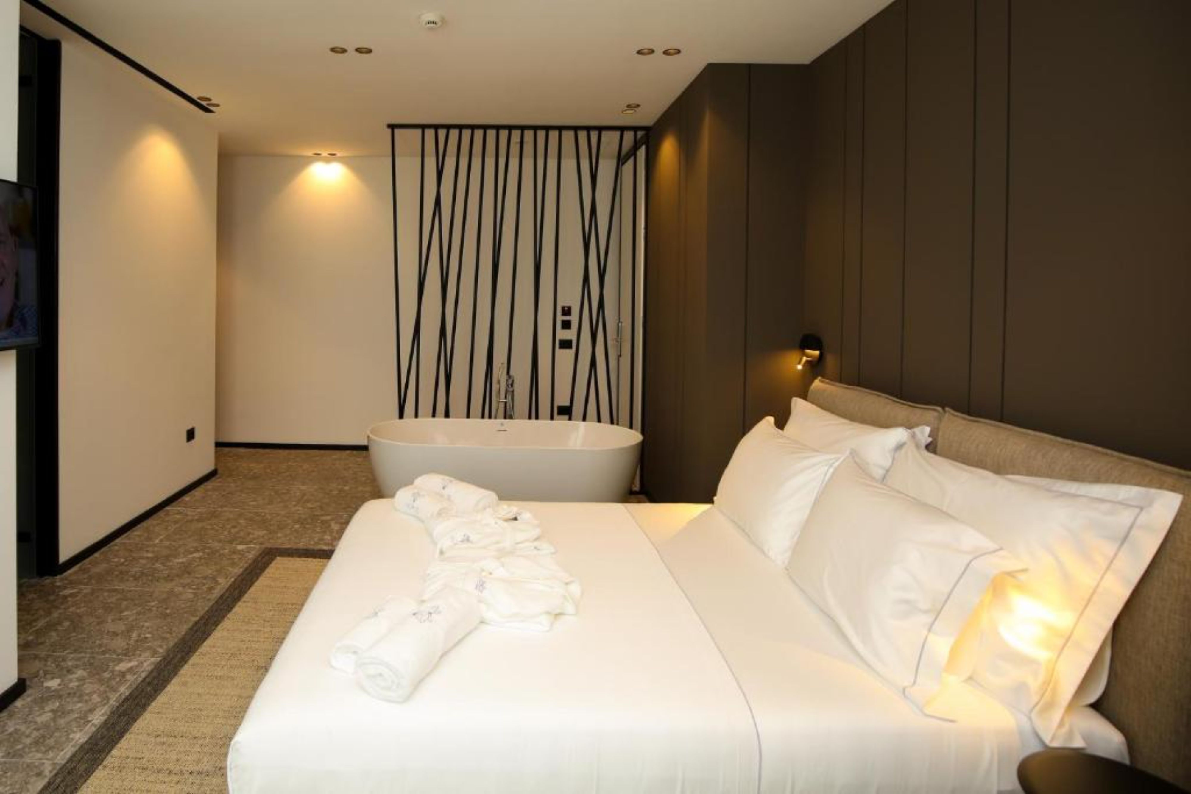 Double Deluxe One Bed