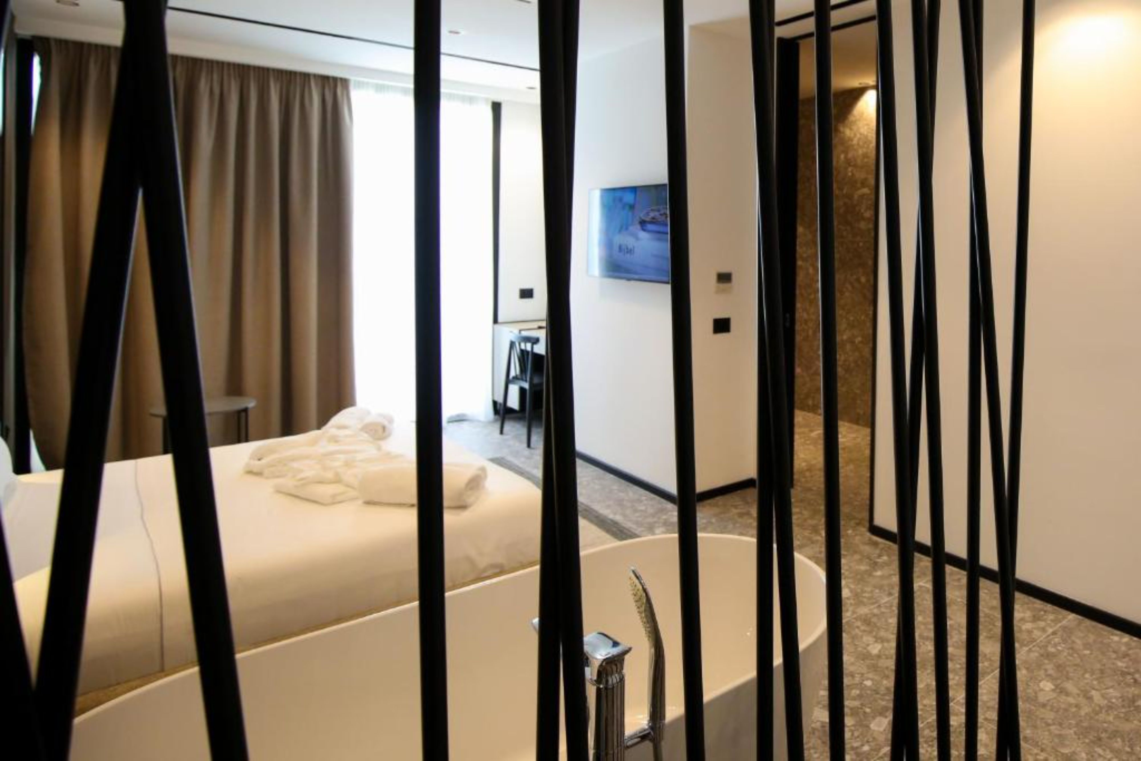 Double Deluxe One Bed