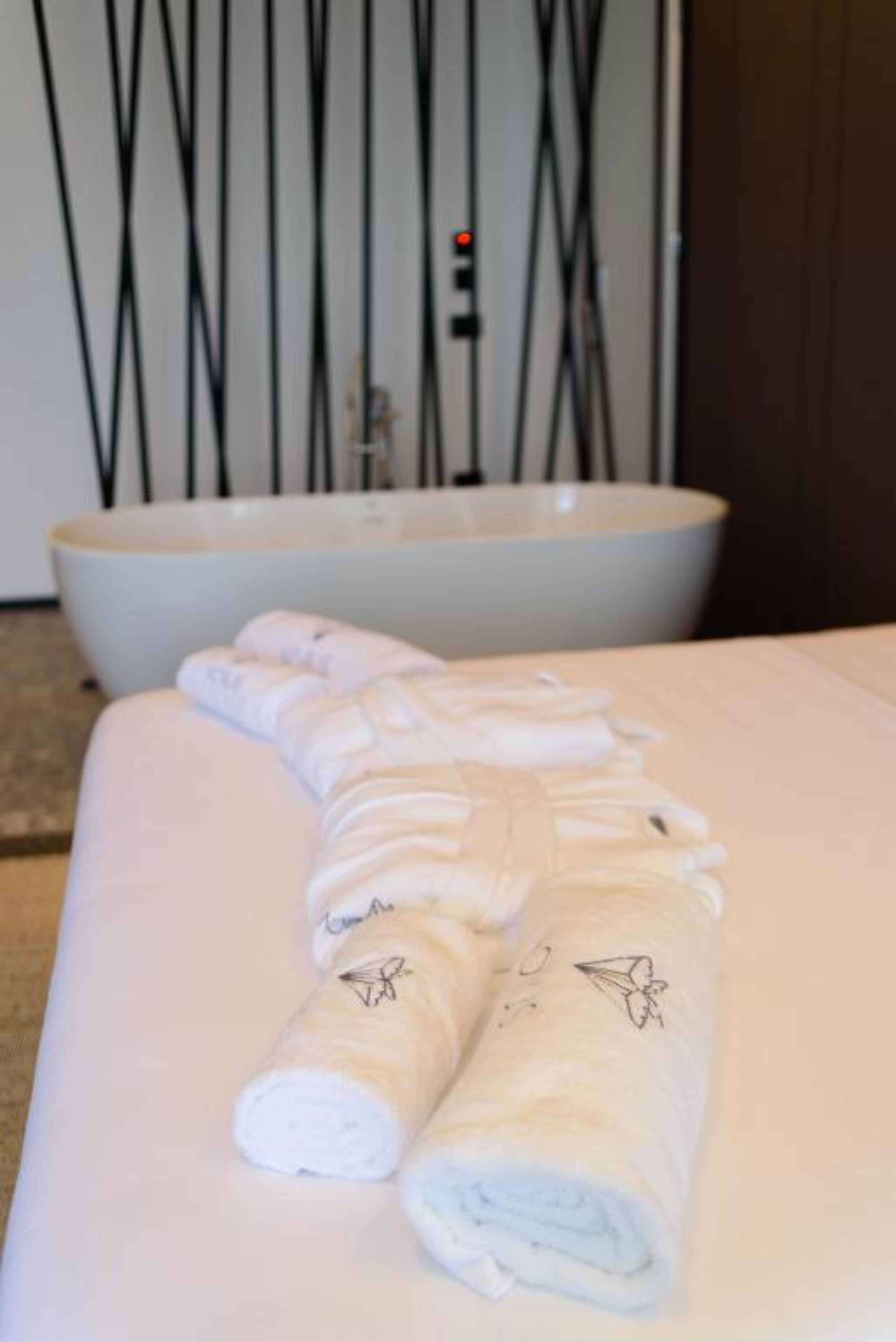 Double Deluxe One Bed