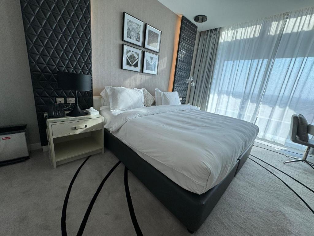 Suite One Bedroom with Views