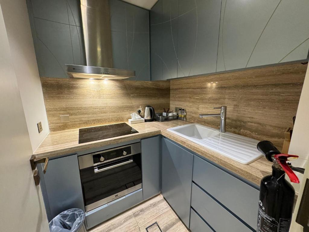 Studio Deluxe City View King Bed