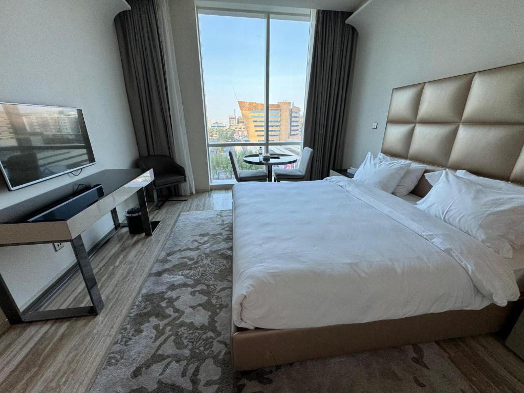 Studio Deluxe City View King Bed