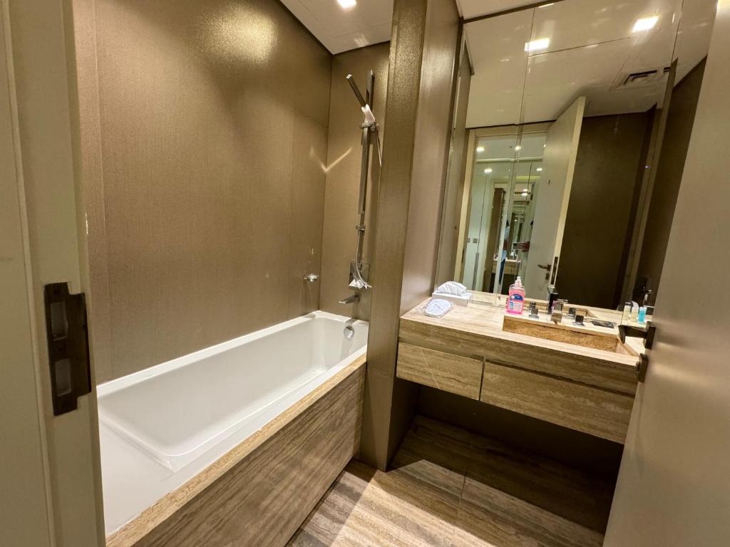 Studio Deluxe City View King Bed