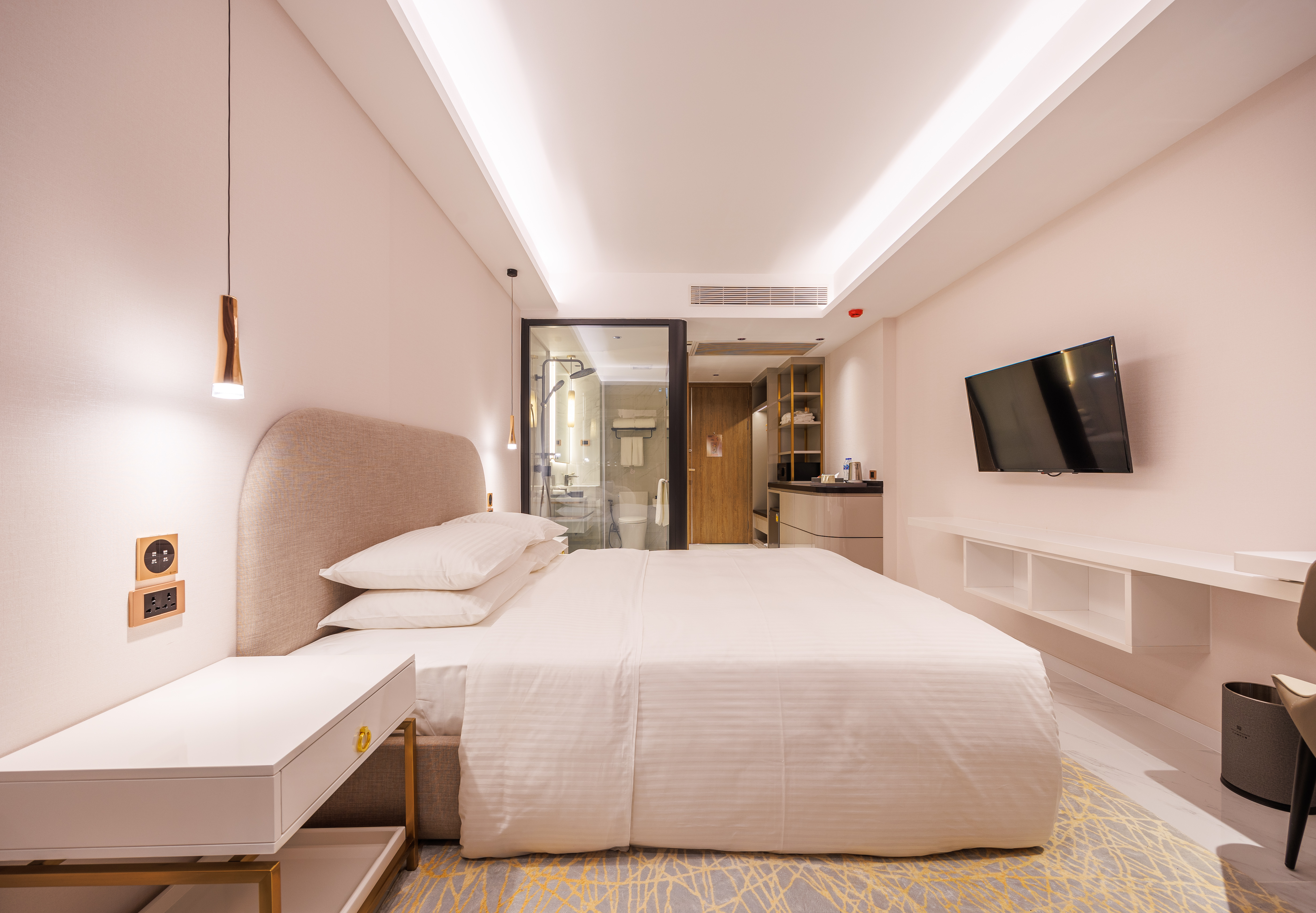 Double Deluxe King Bed