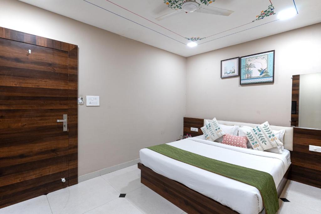 Double Deluxe King Bed