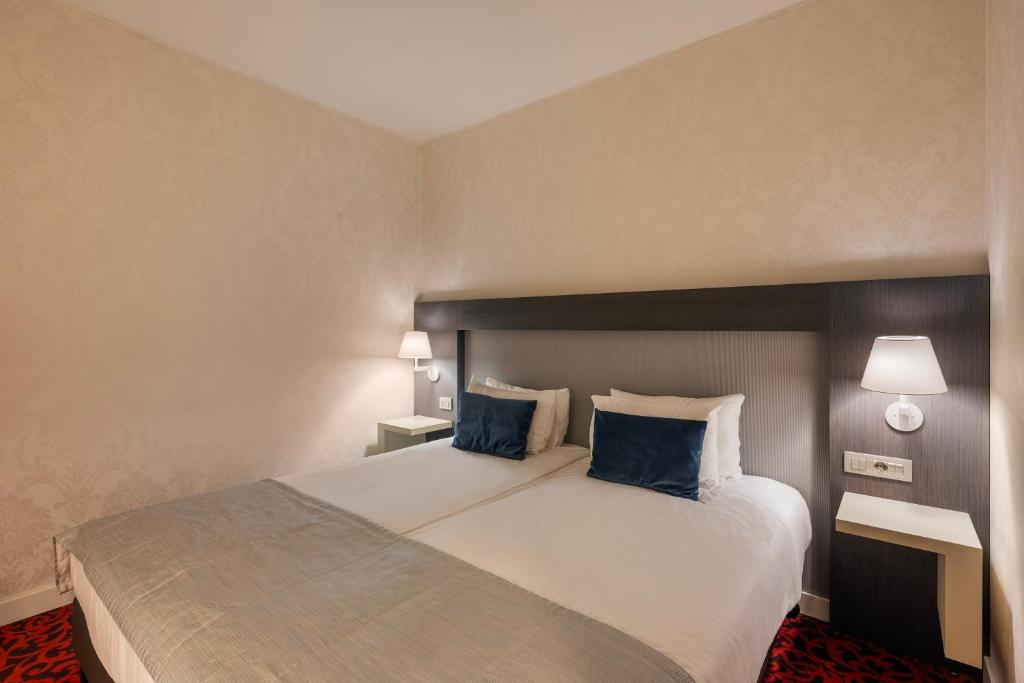 Double or Twin Deluxe with Views