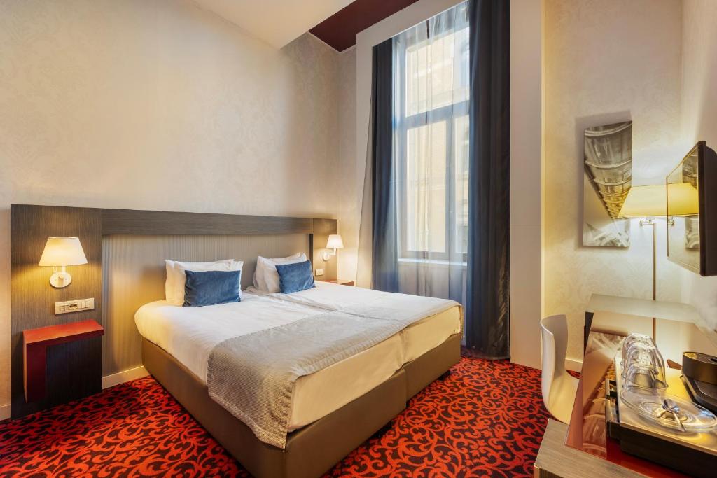 Double or Twin Deluxe