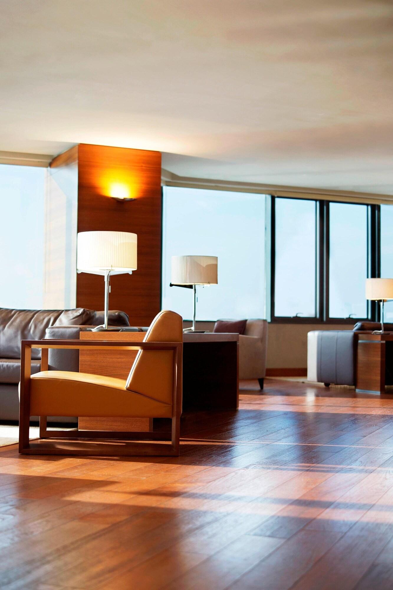 Junior Suite King Bed One Bedroom 