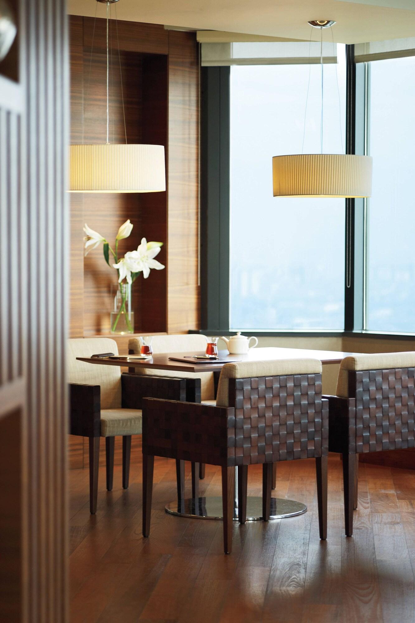 Junior Suite King Bed One Bedroom 