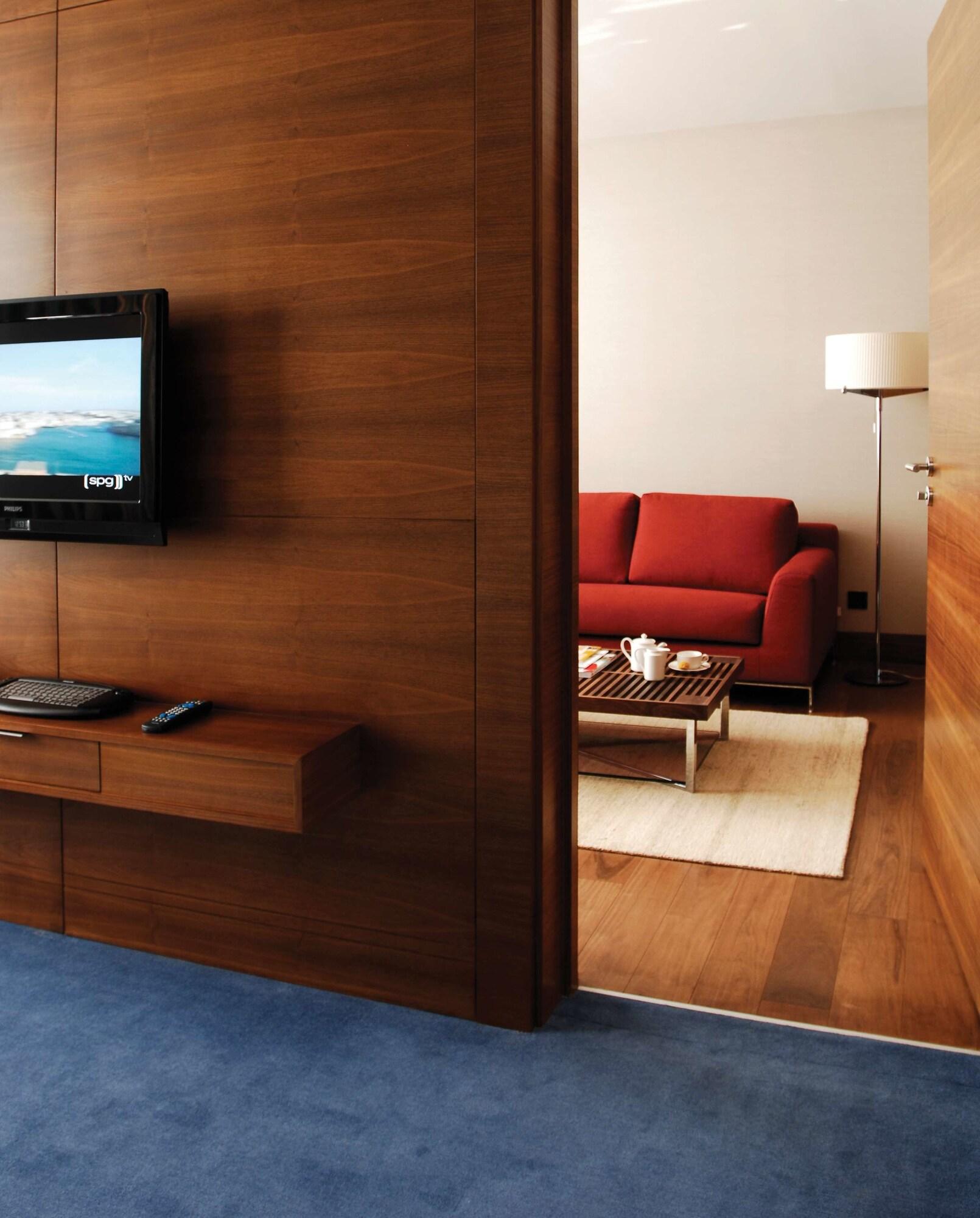 Suite King Bed Smoking