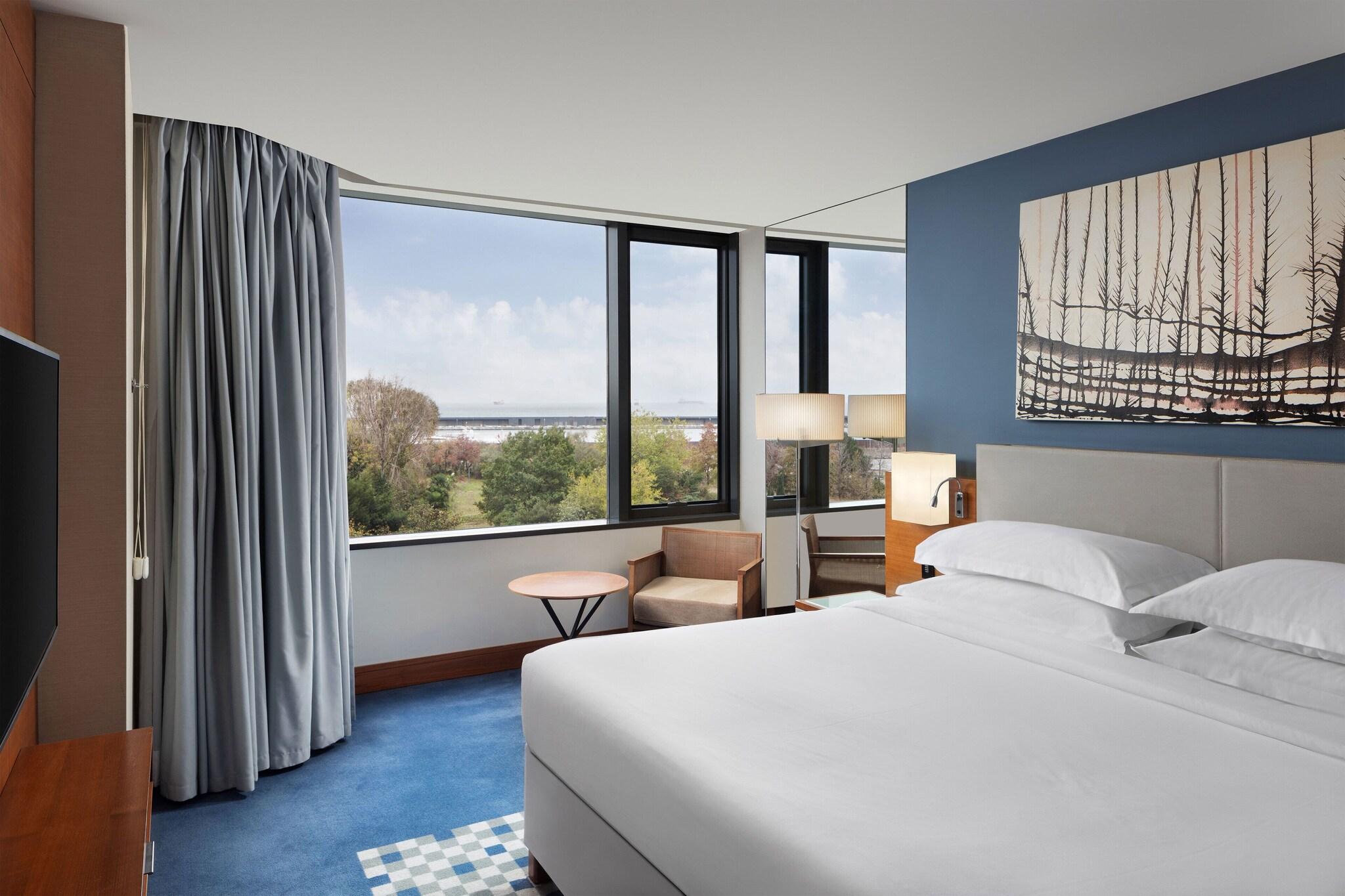 Suite King Bed Smoking