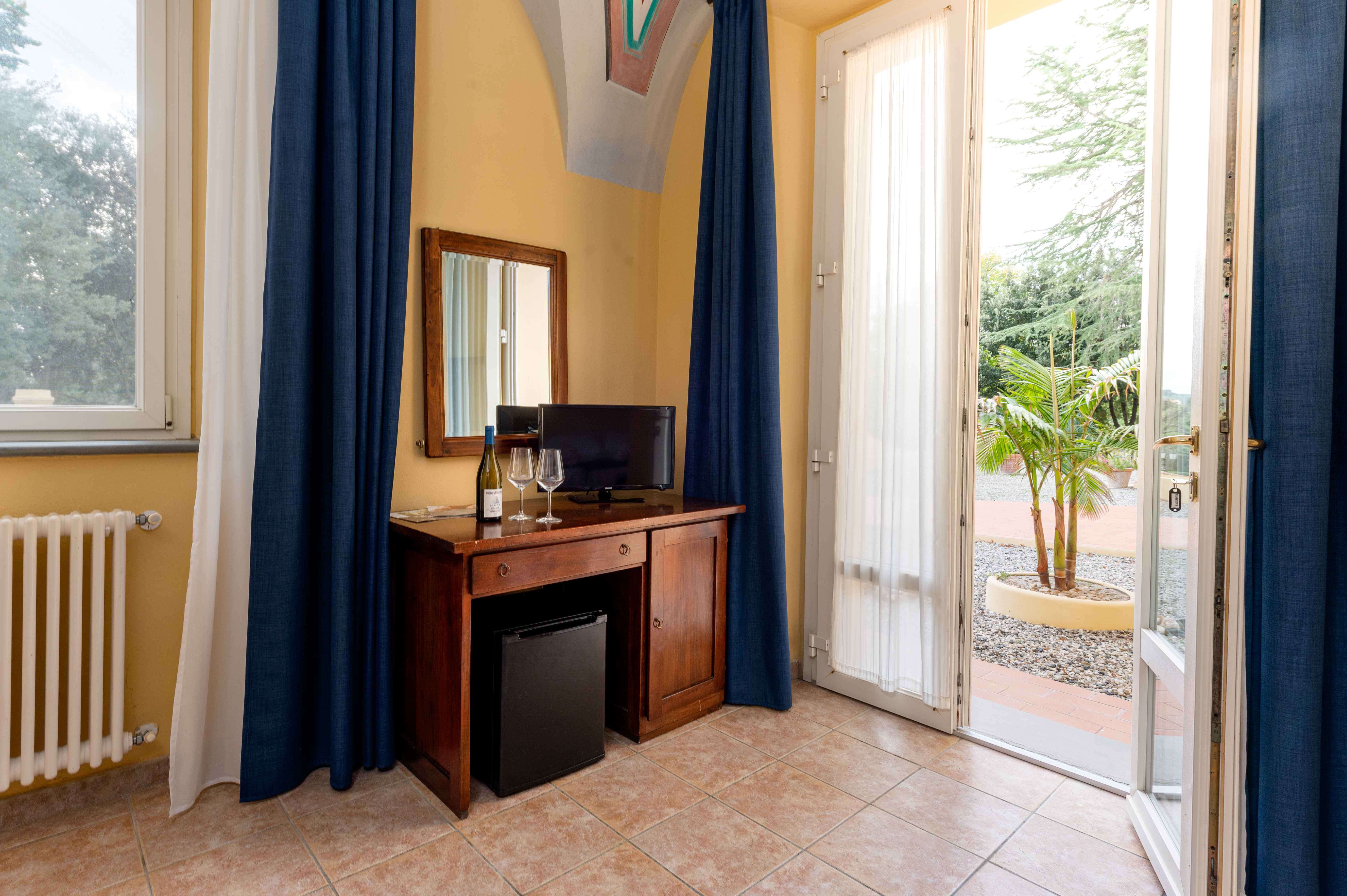 Quadruple Four Bedrooms One Bathroom