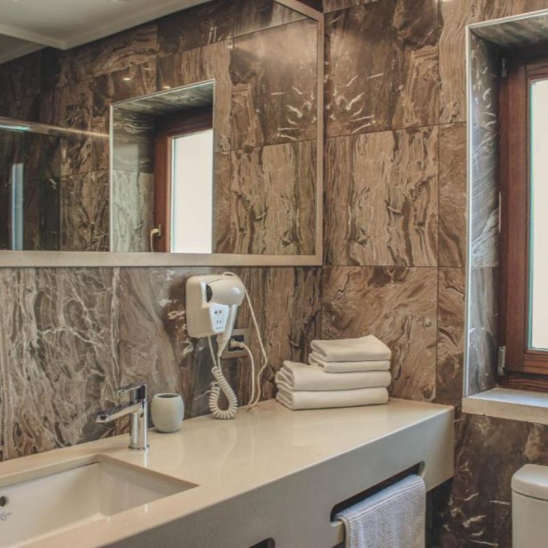 Double Deluxe One Bed