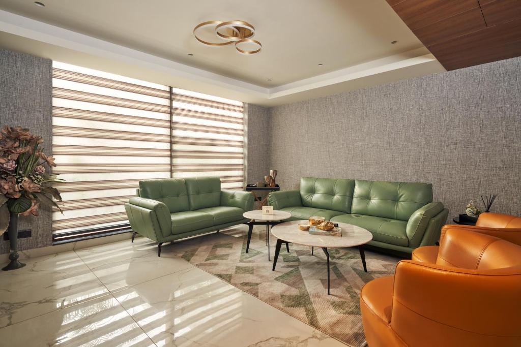 Family Room Luxury One Bedroom