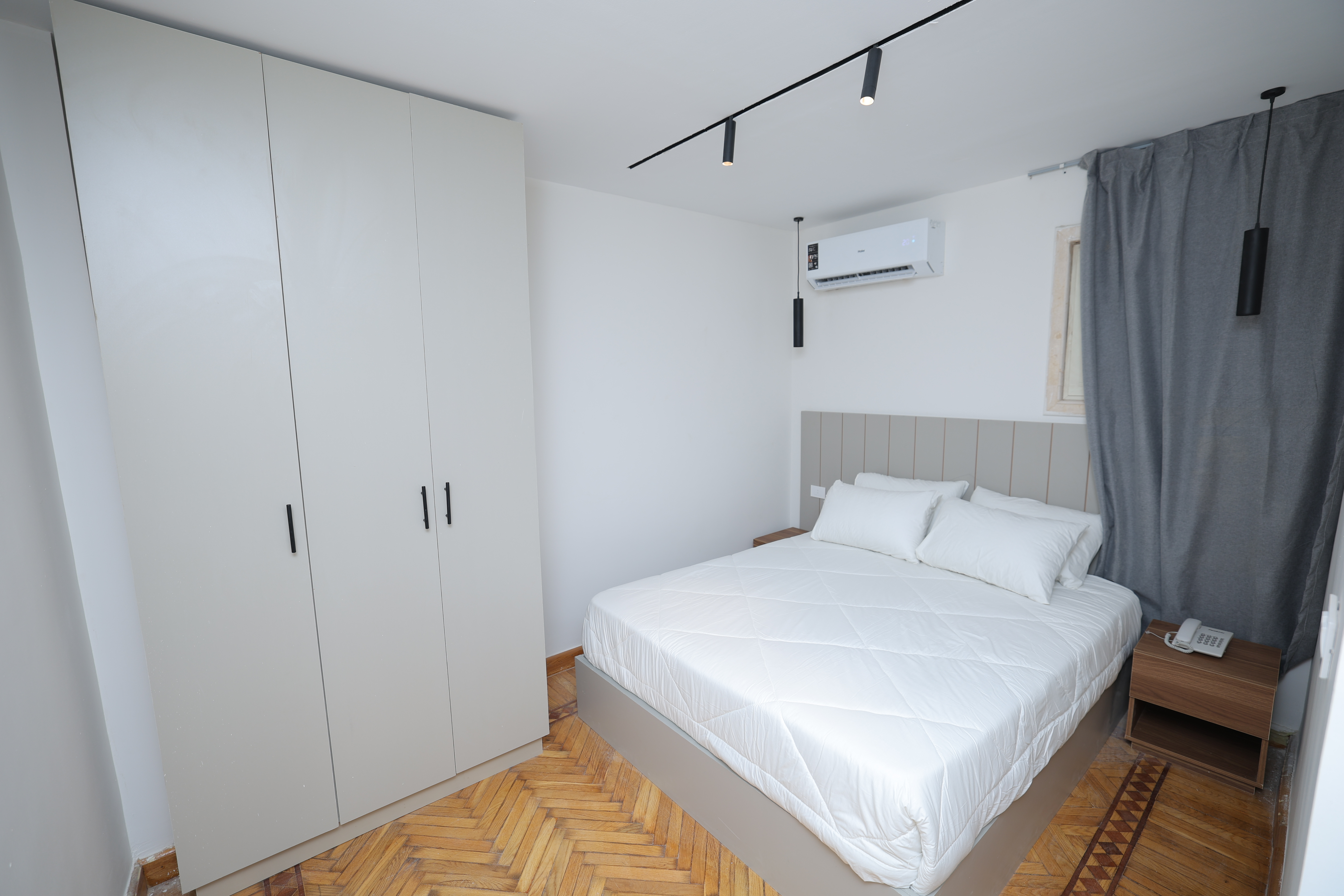 Single Classic King Bed