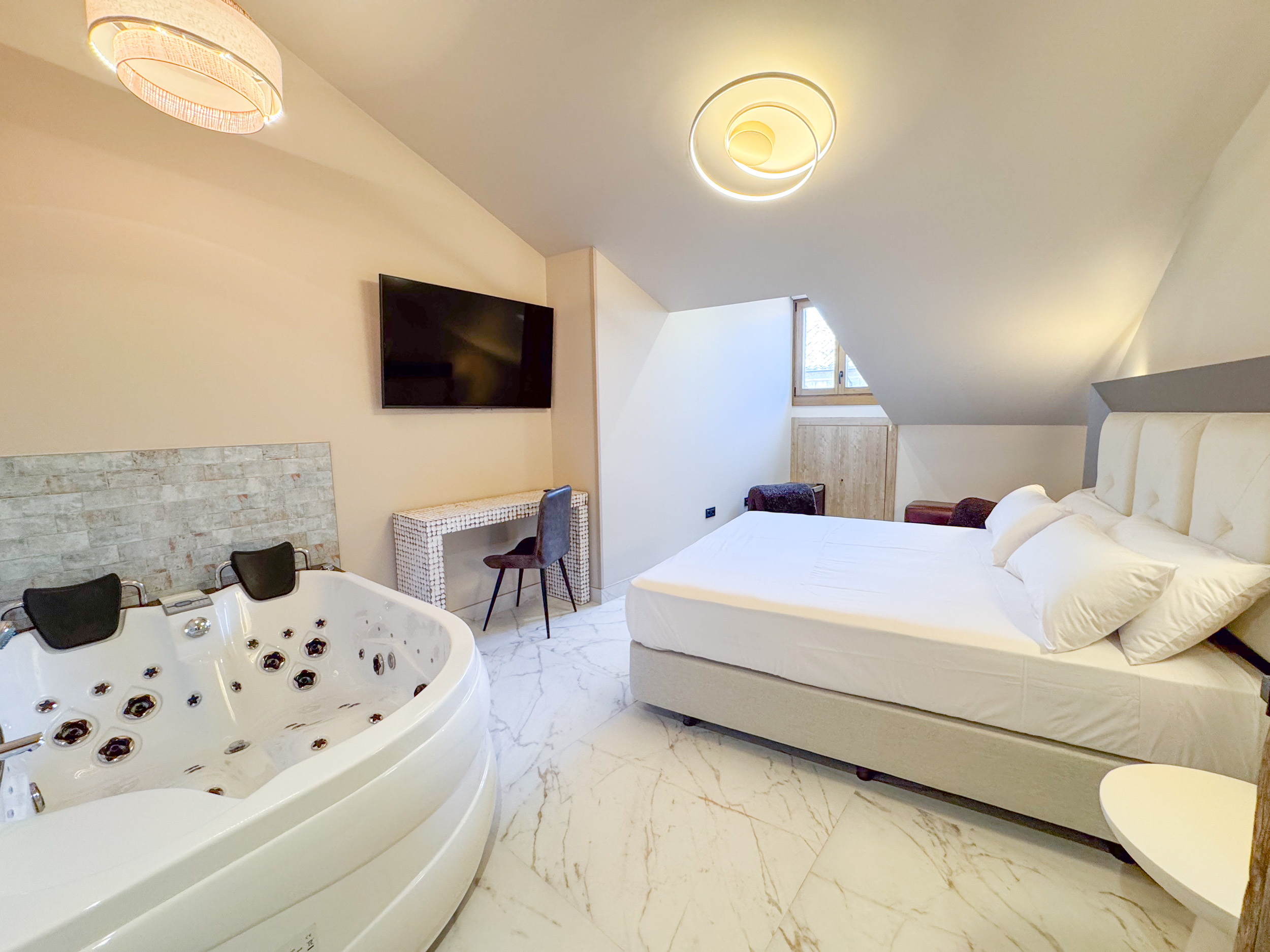 Double Deluxe King Bed