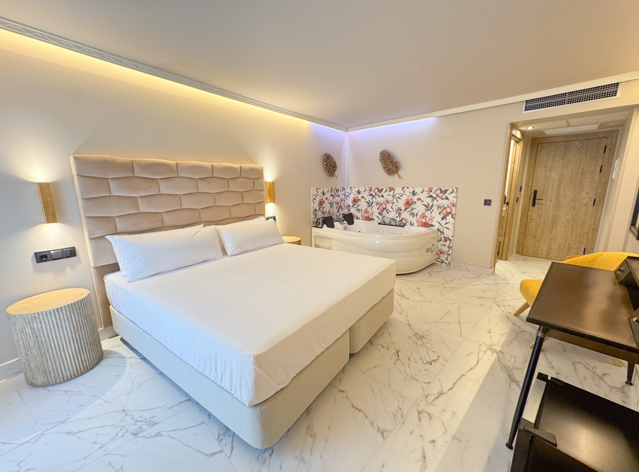 Suite Deluxe with Balcony