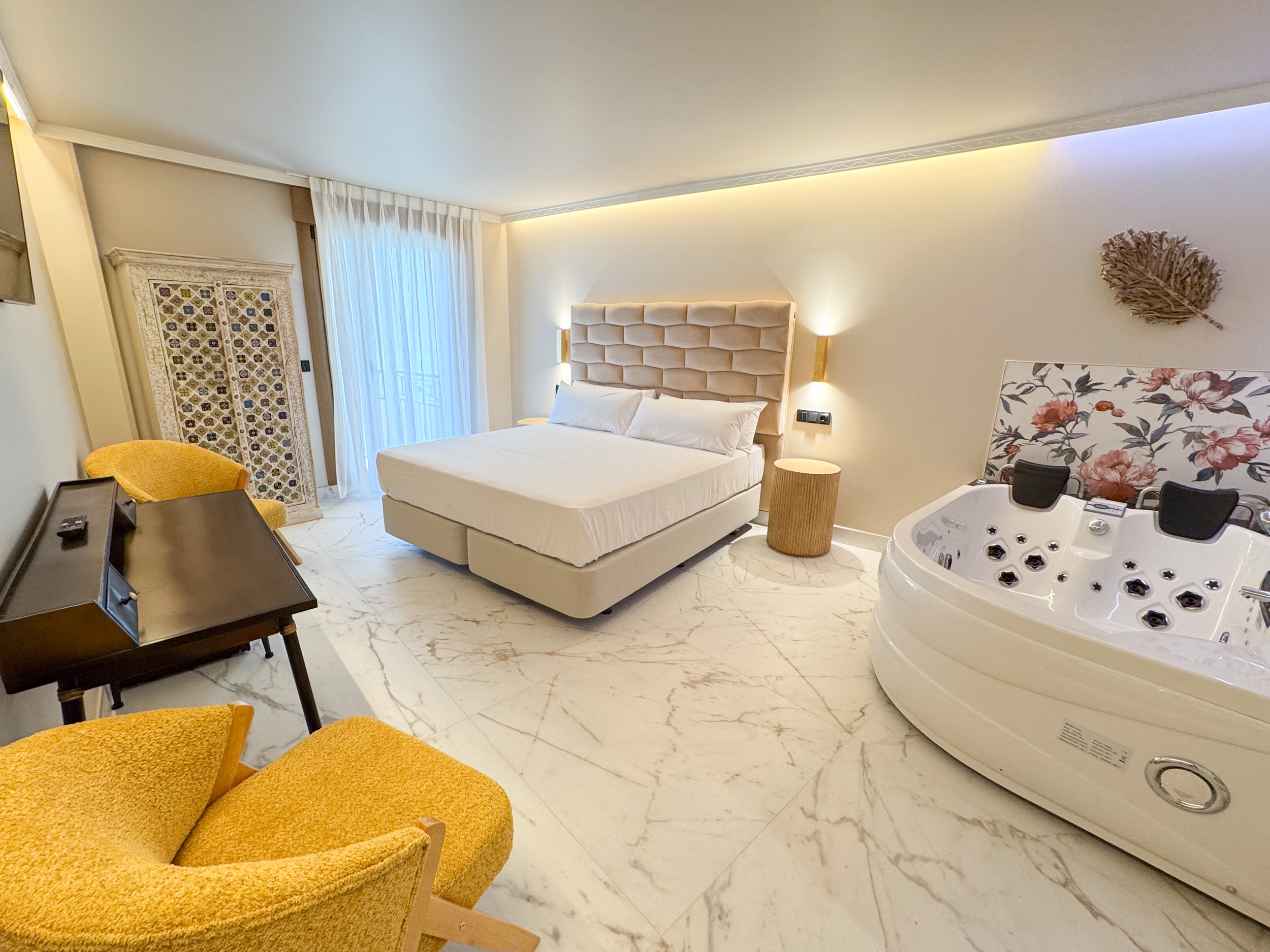 Suite Deluxe with Balcony