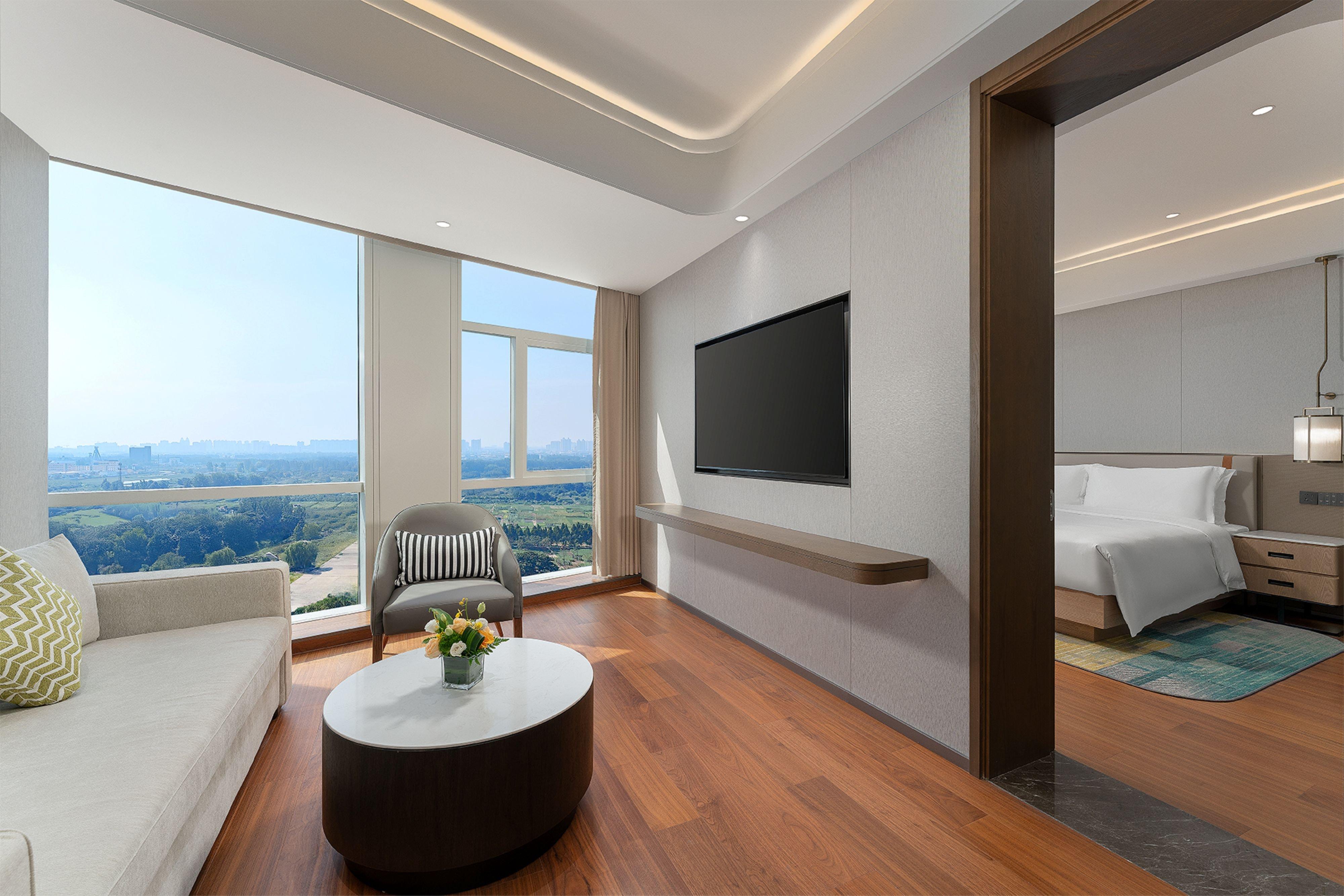 Suite King Size Bed