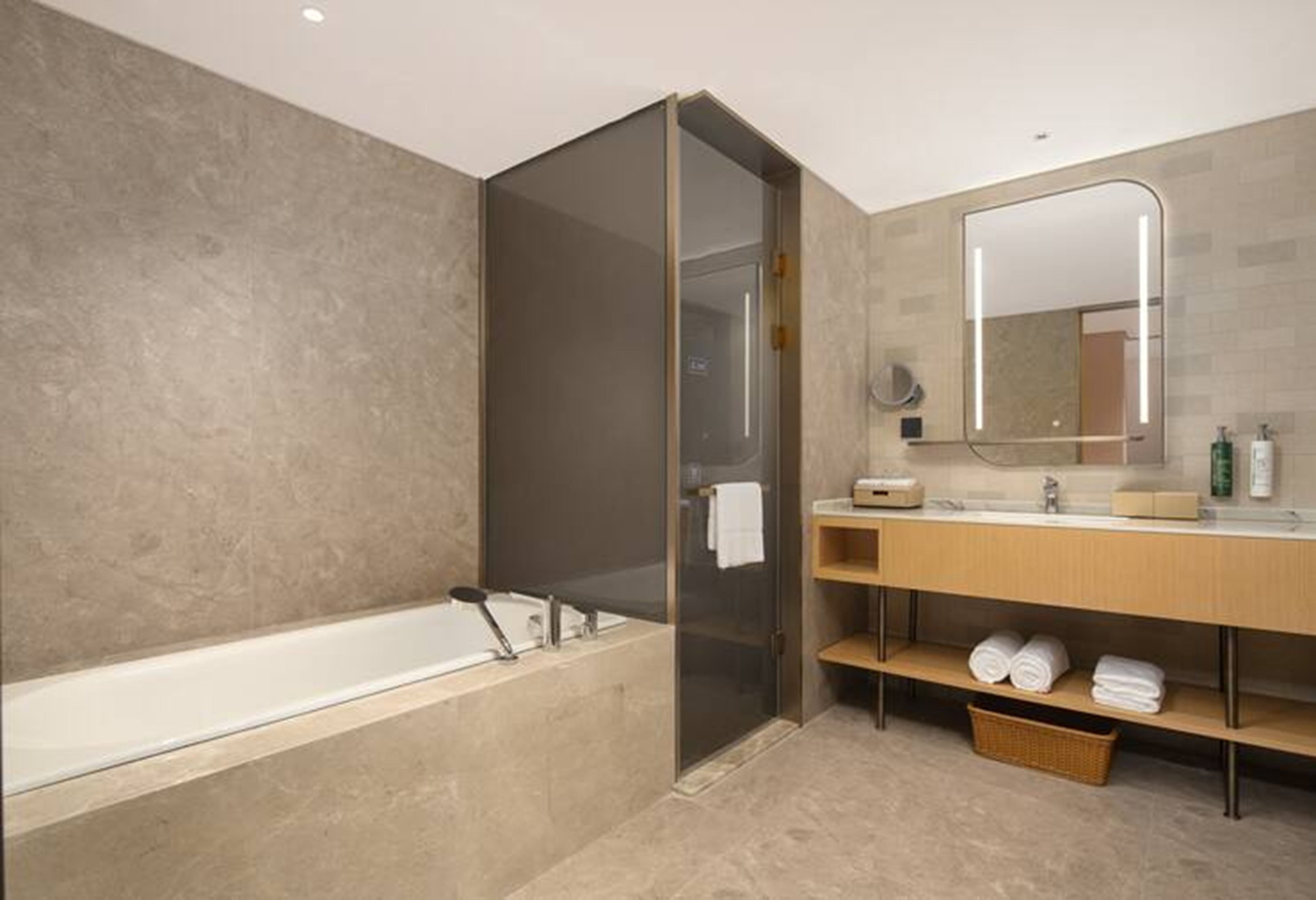 Suite Deluxe King Bed