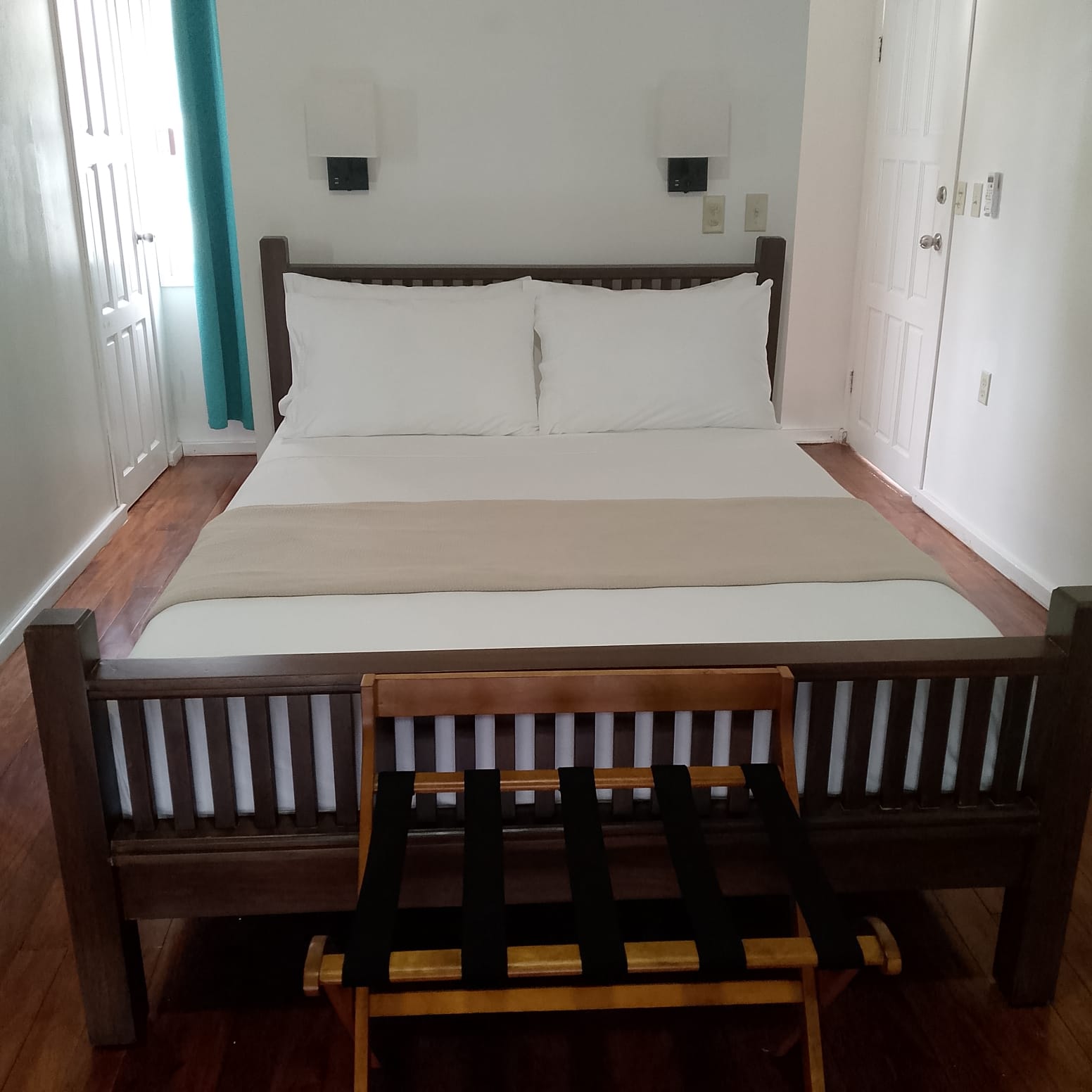 Double or Twin Deluxe Queen Bed