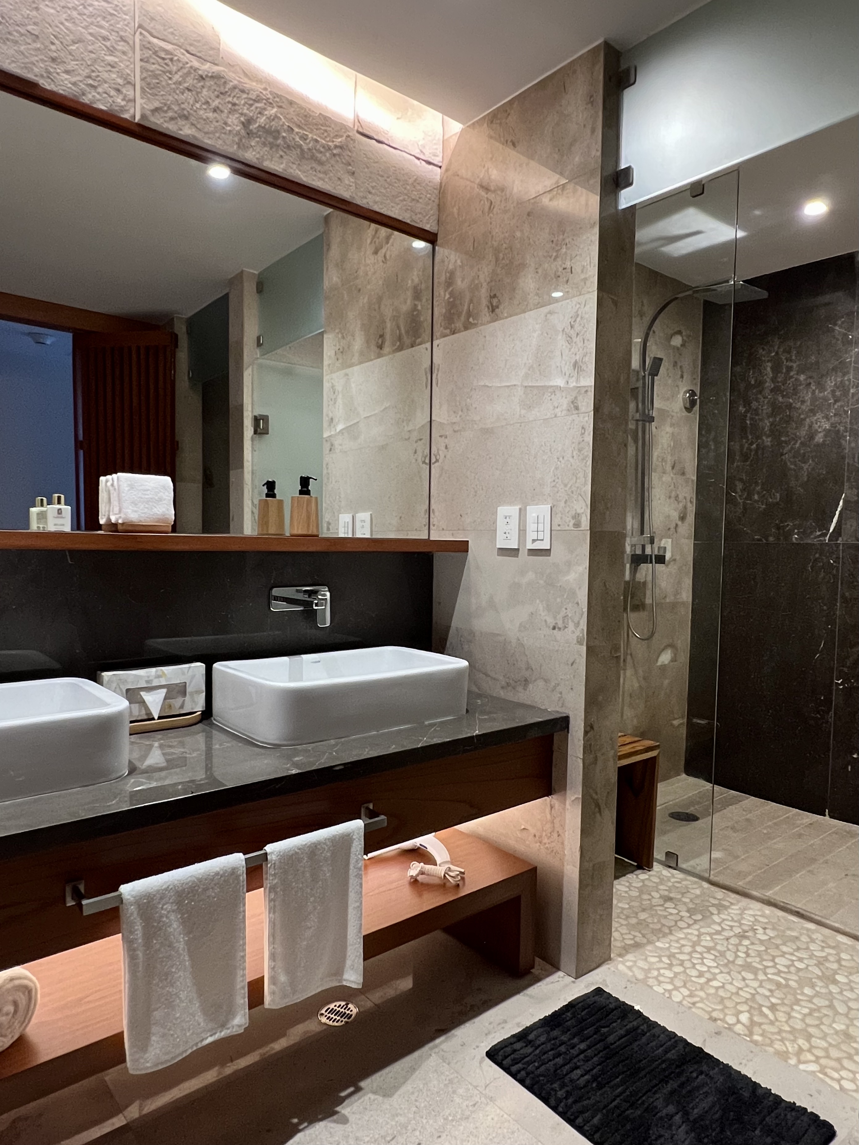 Double Deluxe King Bed