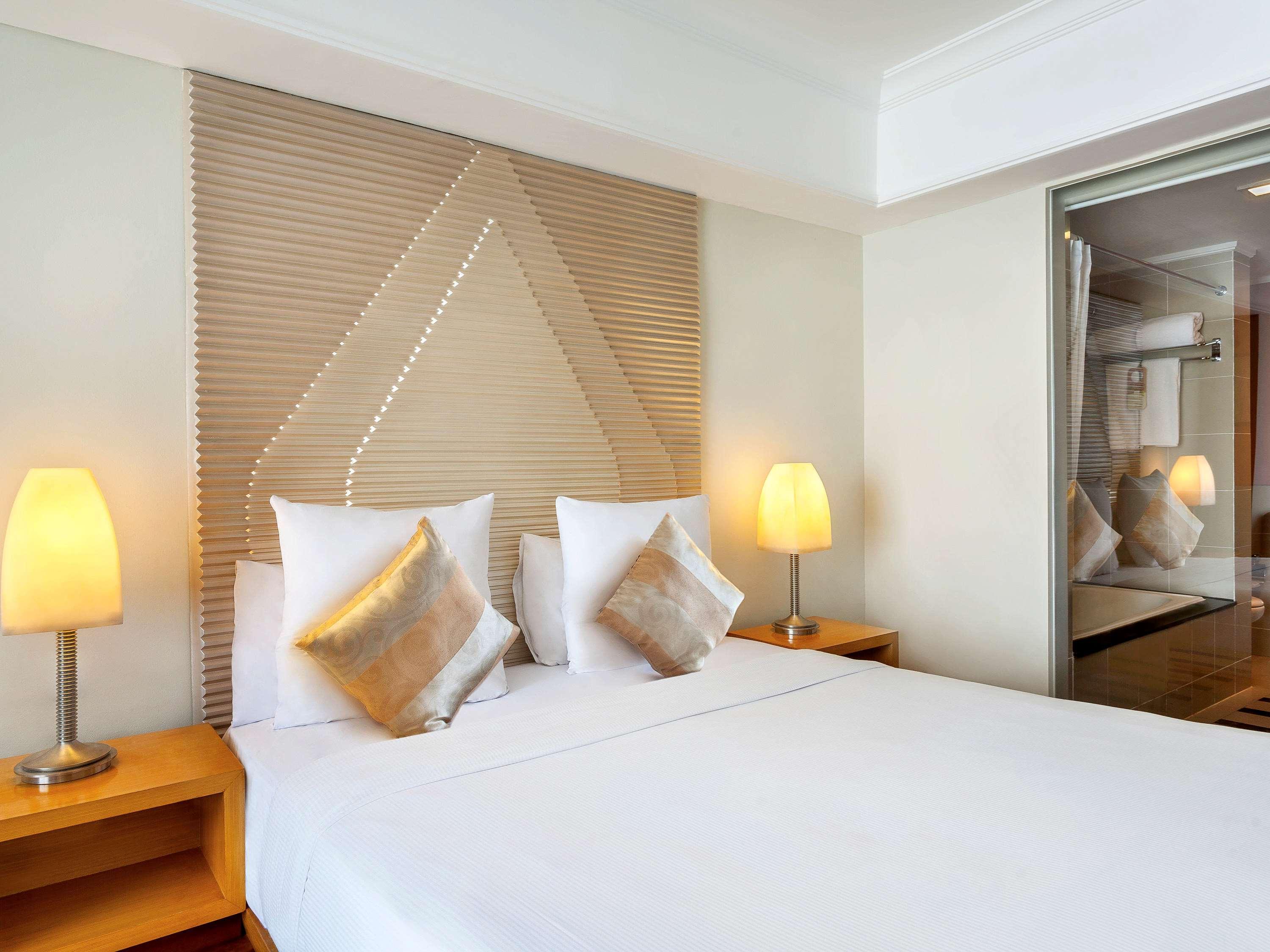 Double Executive Queen Bed