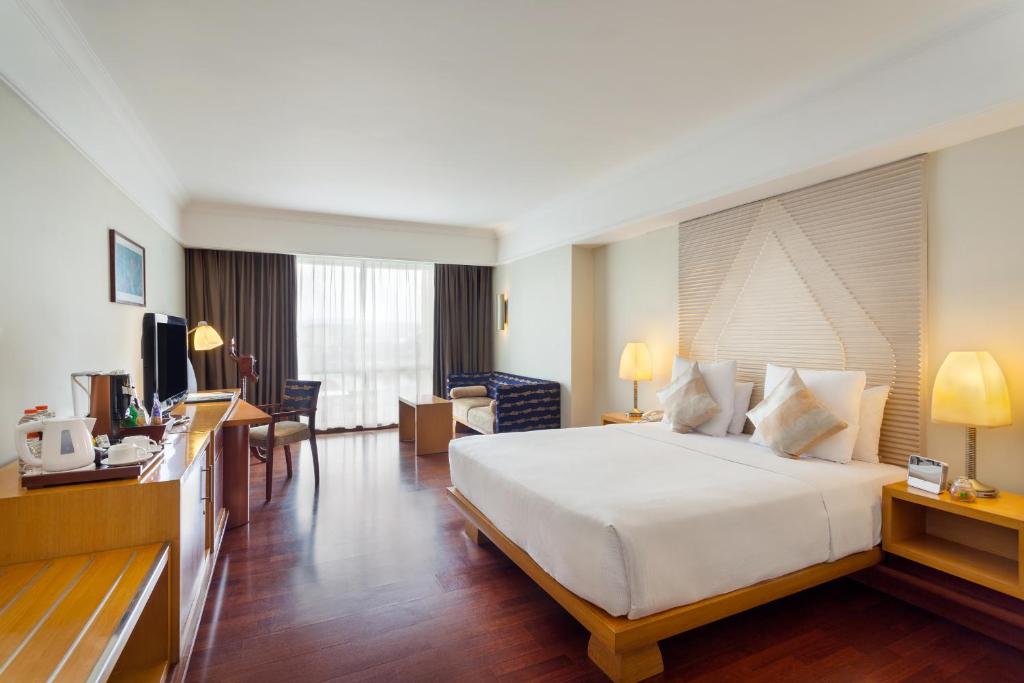 Double Executive Queen Bed