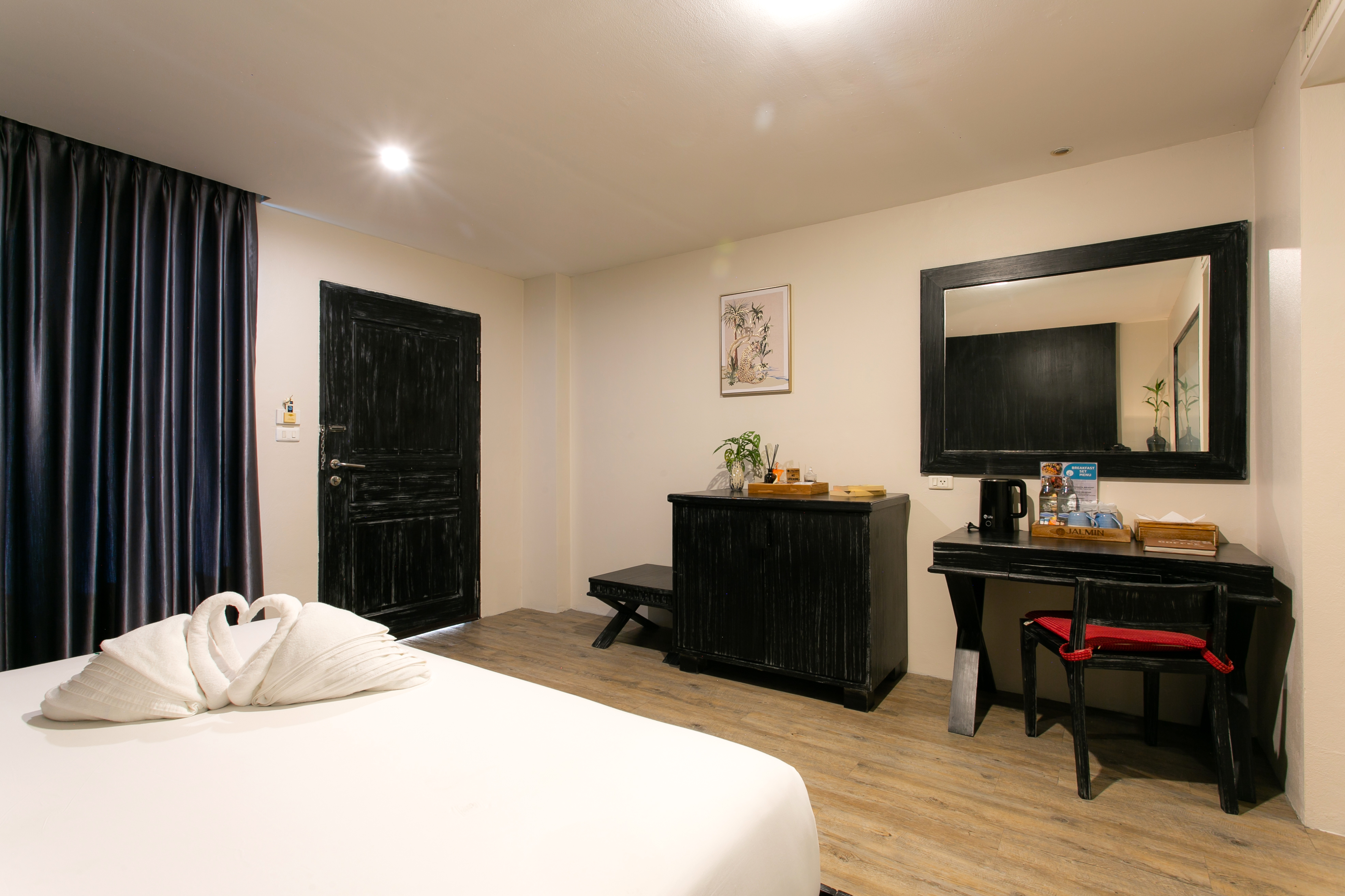 Double Deluxe One Bed